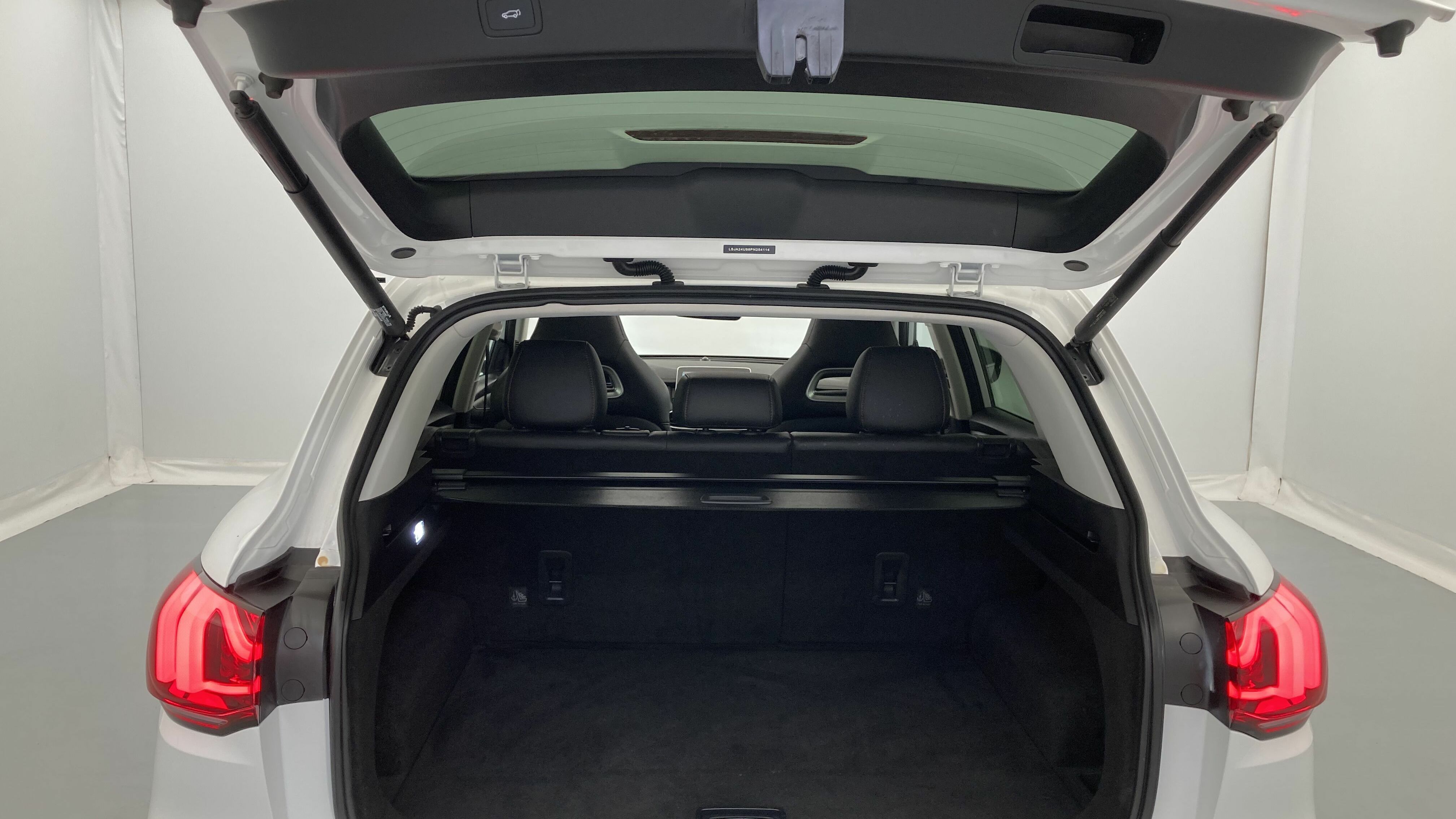 mg hs luxury 1.5 T-GDI 162 AT 2024 dover white 24