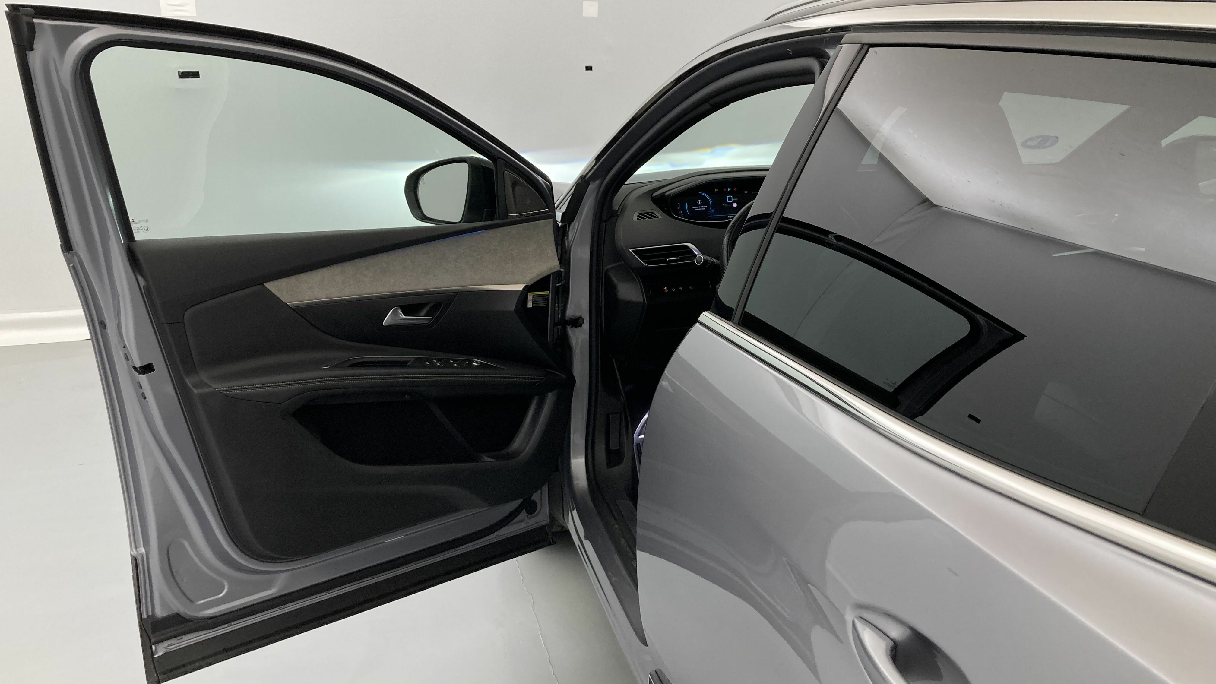 peugeot 3008 gt pack 1.6 HYBRID 300 EAT PHEV 2022 gris artense / negro 1