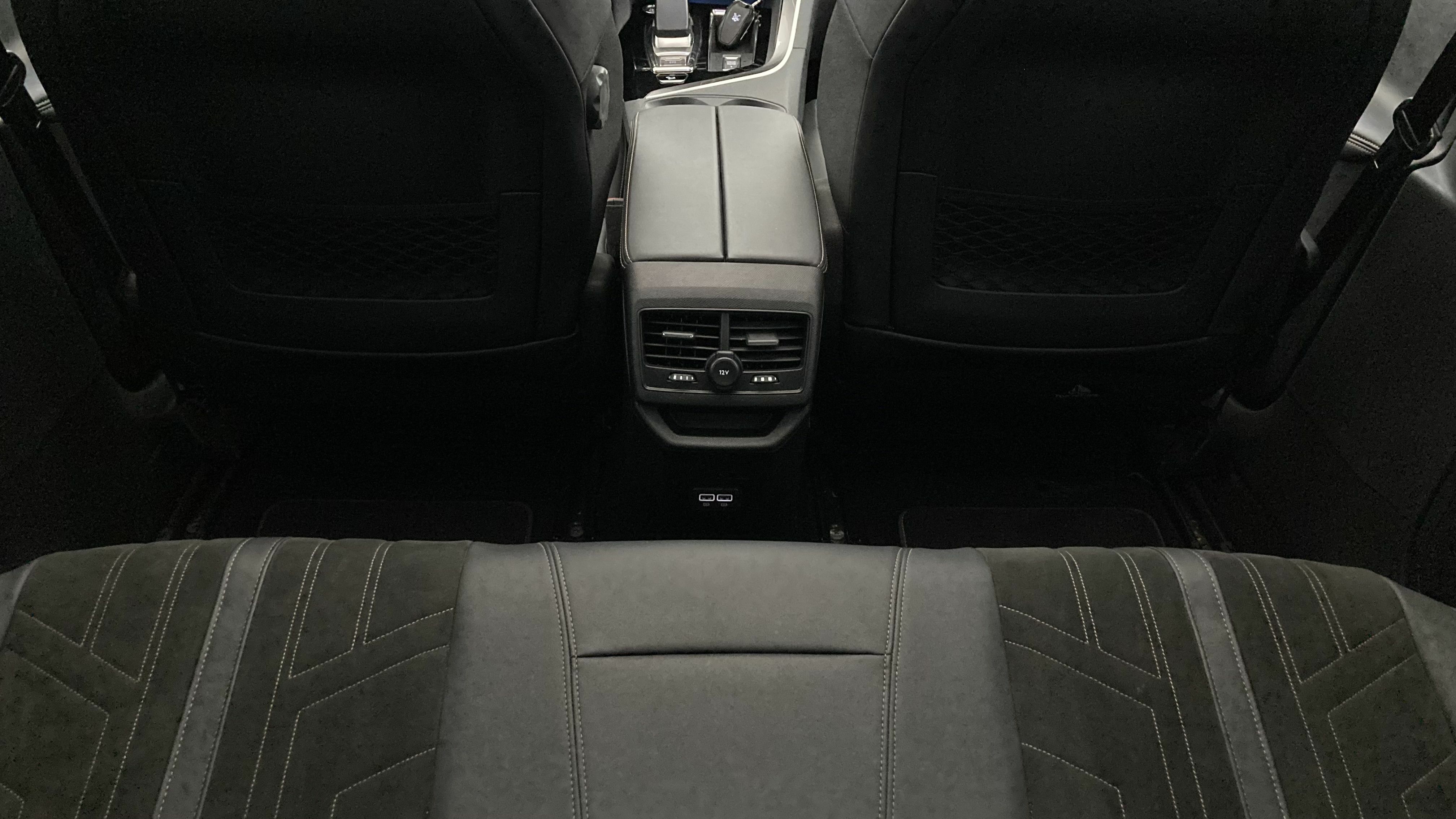 peugeot 3008 gt pack 1.6 HYBRID 300 EAT PHEV 2022 gris artense / negro 11