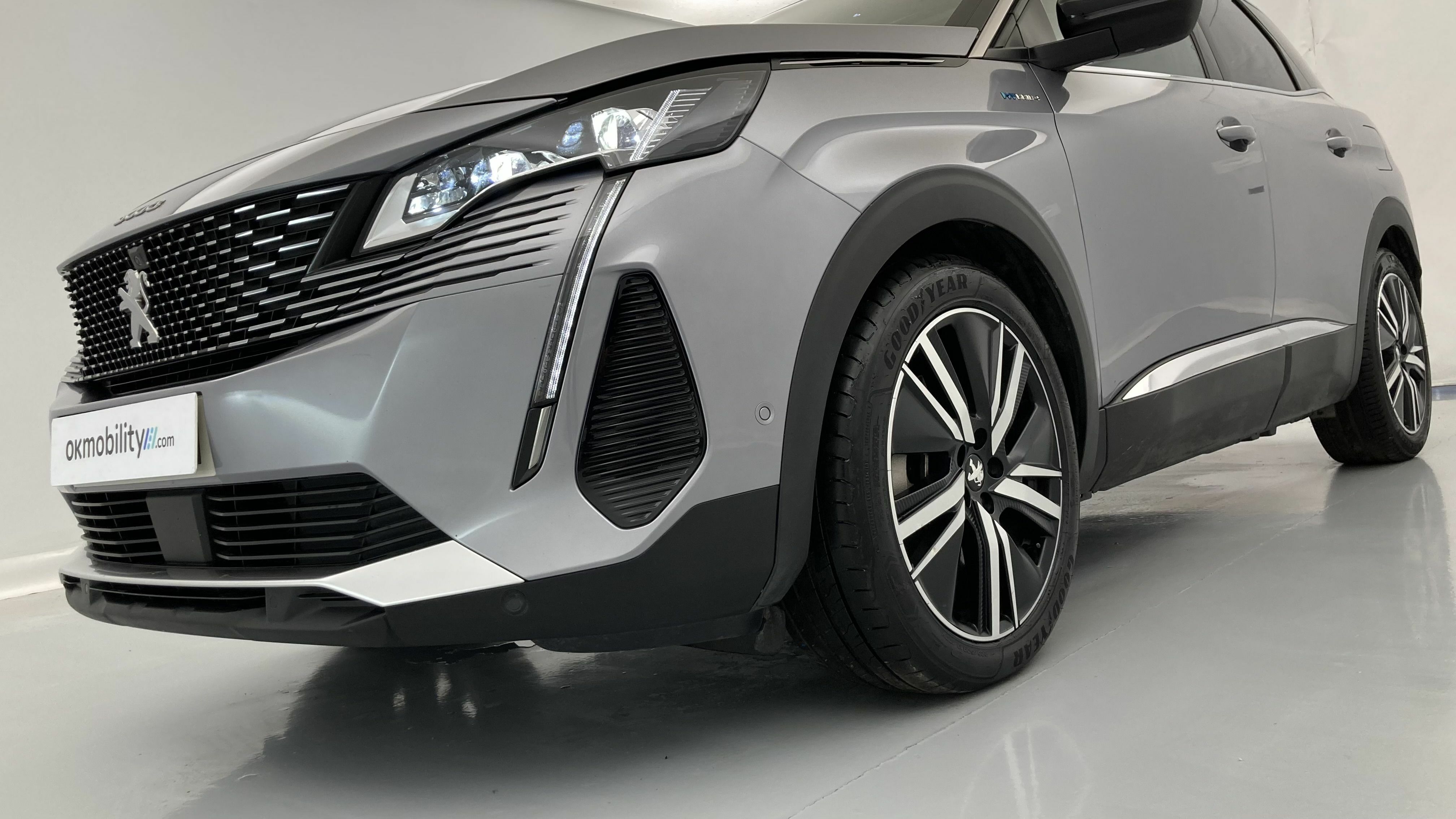 peugeot 3008 gt pack 1.6 HYBRID 300 EAT PHEV 2022 gris artense / negro 15