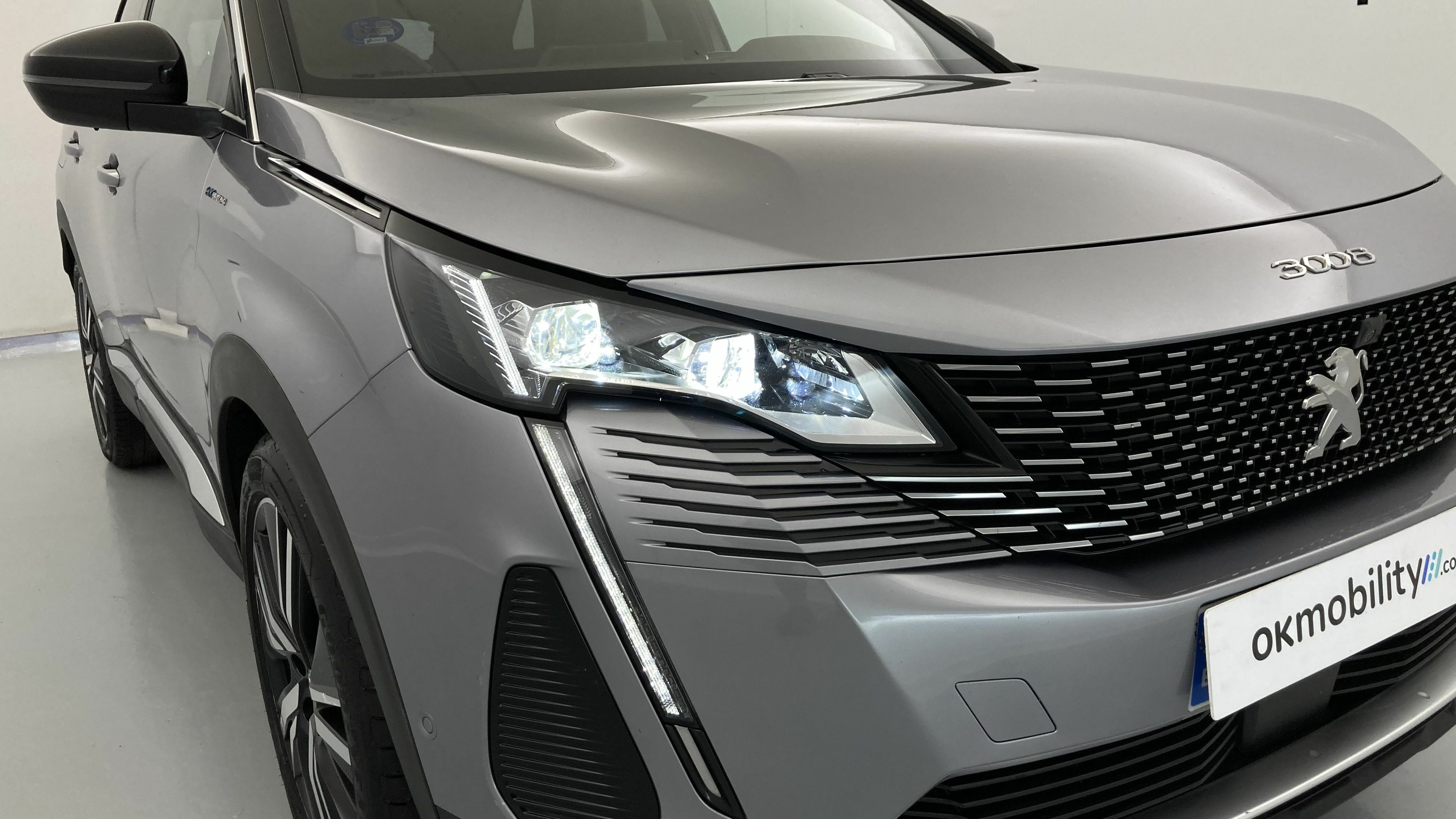 peugeot 3008 gt pack 1.6 HYBRID 300 EAT PHEV 2022 gris artense / negro 18