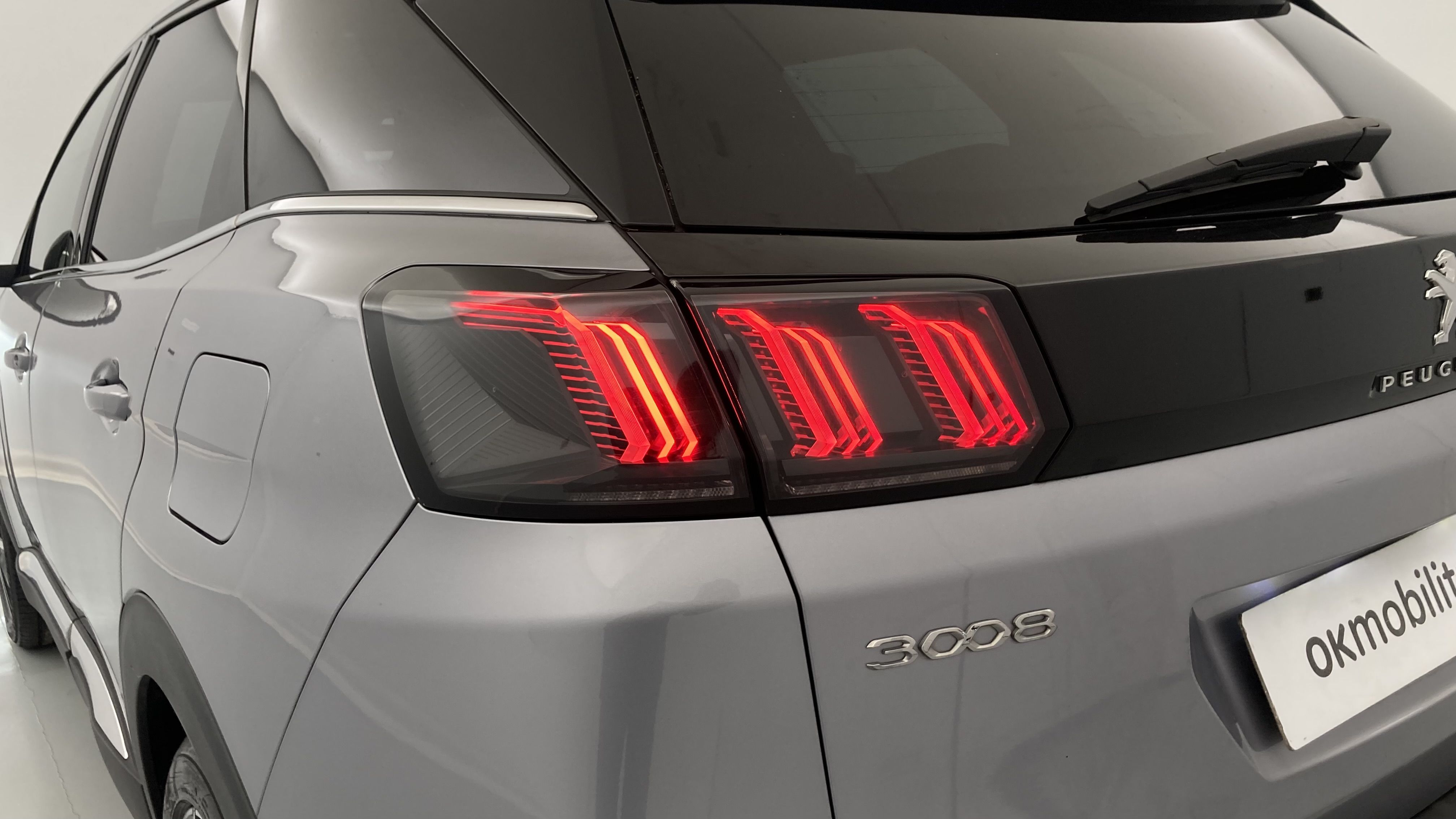 peugeot 3008 gt pack 1.6 HYBRID 300 EAT PHEV 2022 gris artense / negro 16