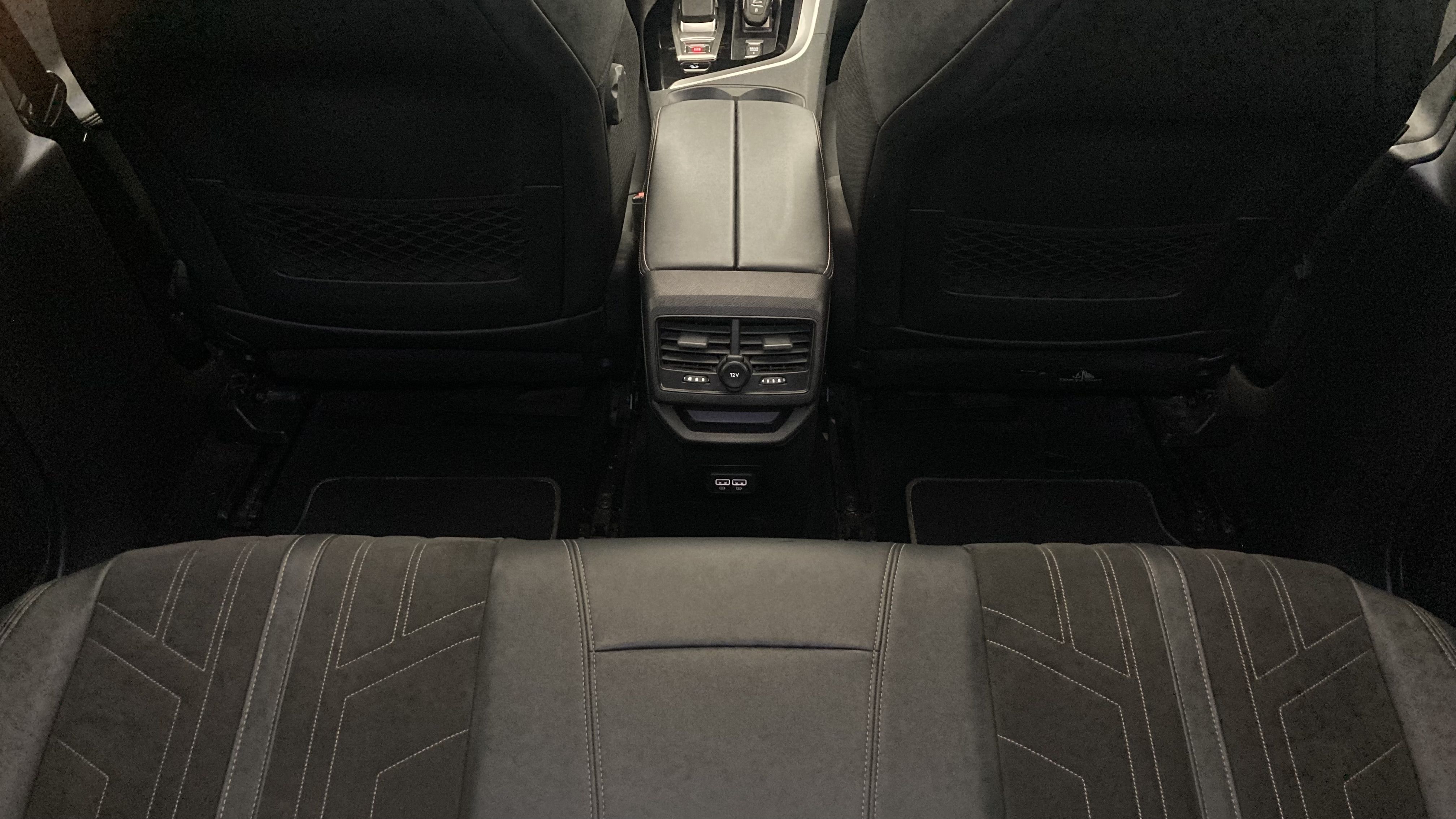 peugeot 3008 gt pack 1.6 HYBRID 300 EAT PHEV 2022 gris artense / negro 17