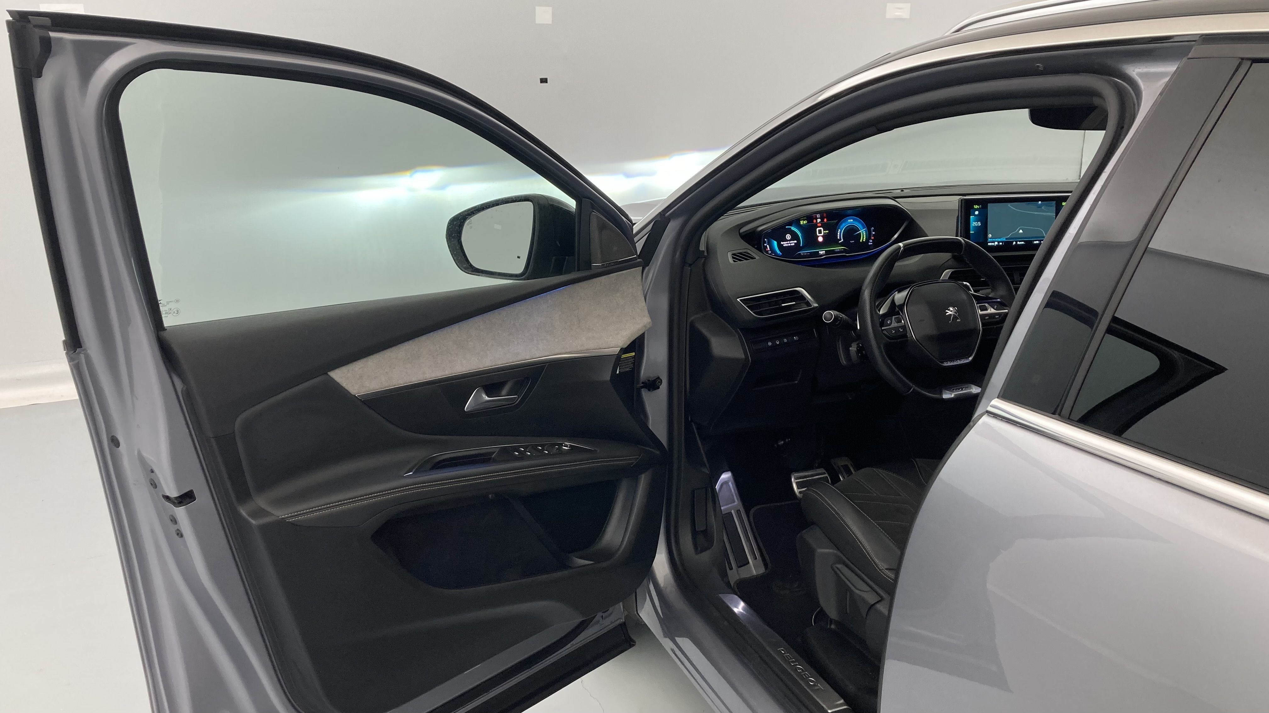 peugeot 3008 gt pack 1.6 HYBRID 300 EAT PHEV 2022 gris artense / negro 20