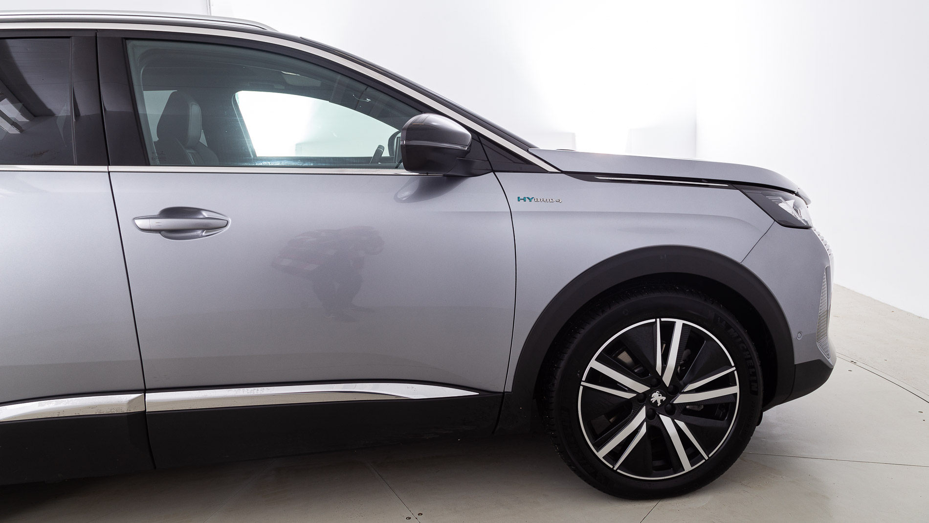 peugeot 3008 gt pack 1.6 HYBRID 300 EAT PHEV 2022 gris artense / negro 31