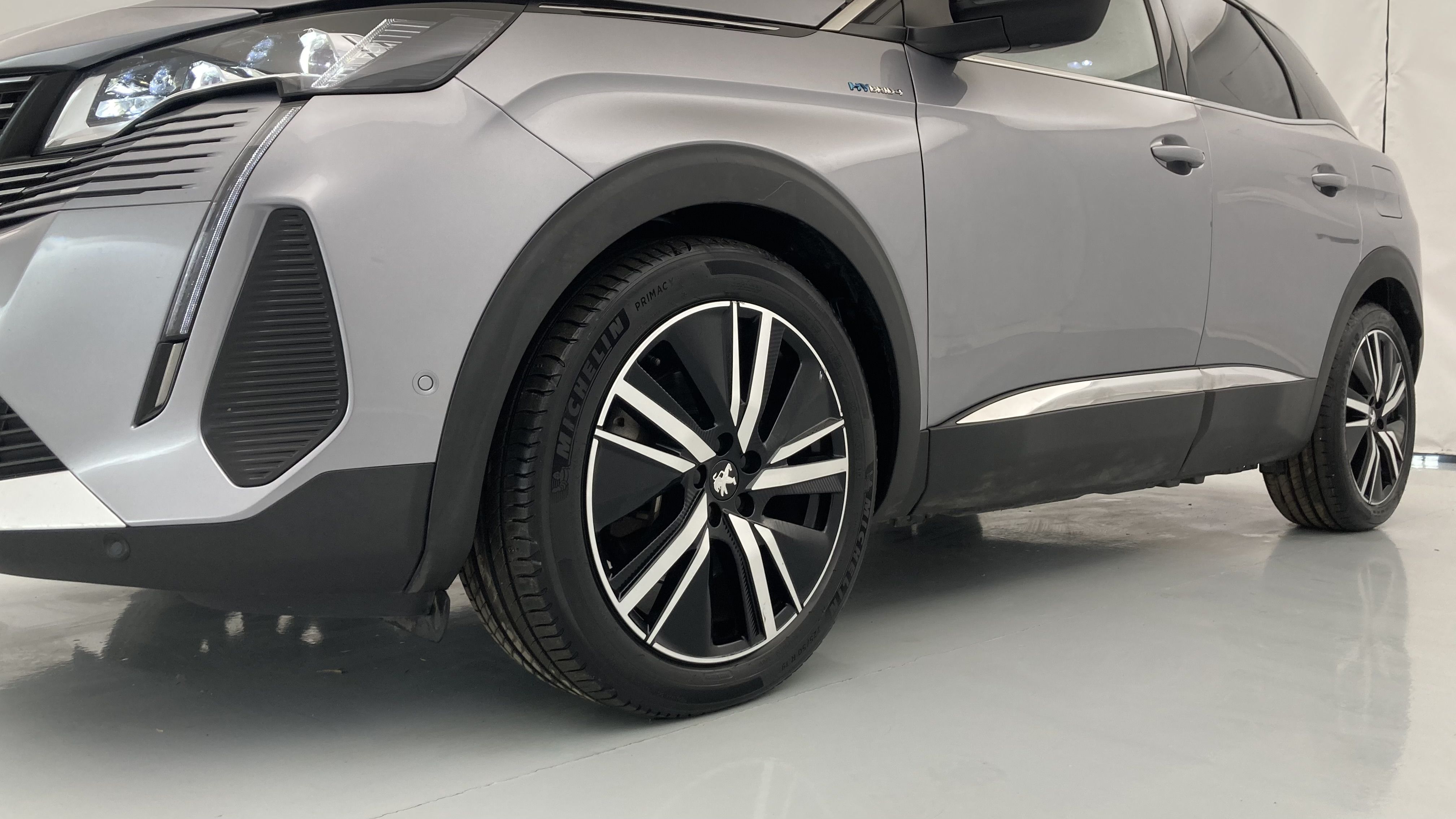 peugeot 3008 gt pack 1.6 HYBRID 300 EAT PHEV 2022 gris artense / negro 37