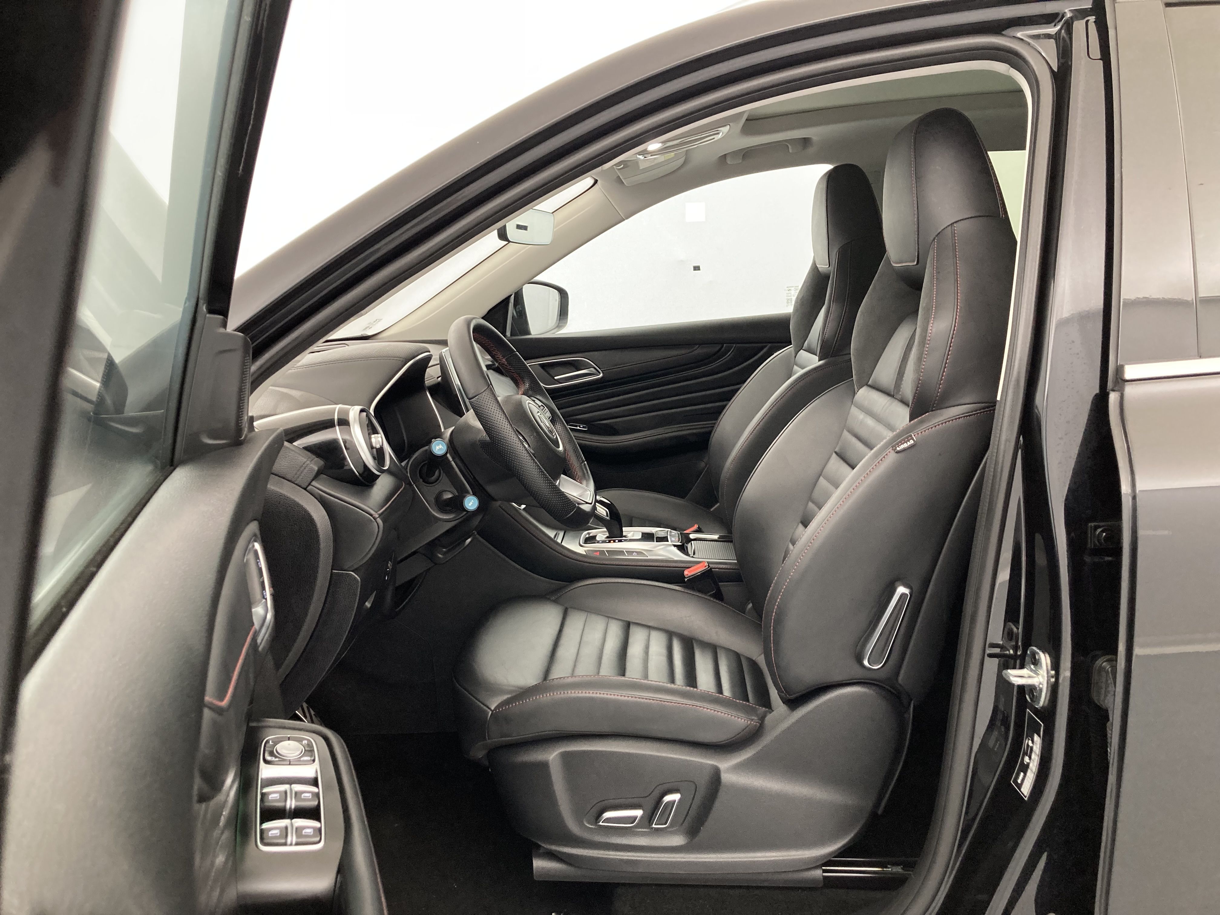 mg hs luxury 1.5 T-GDI 162 AT 2024 pebble black 18