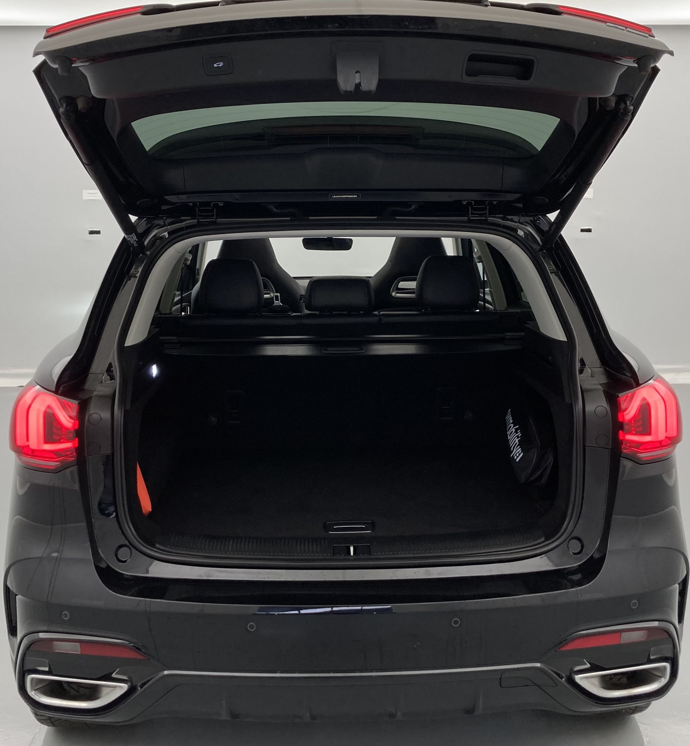 mg hs luxury 1.5 T-GDI 162 AT 2024 pebble black 23