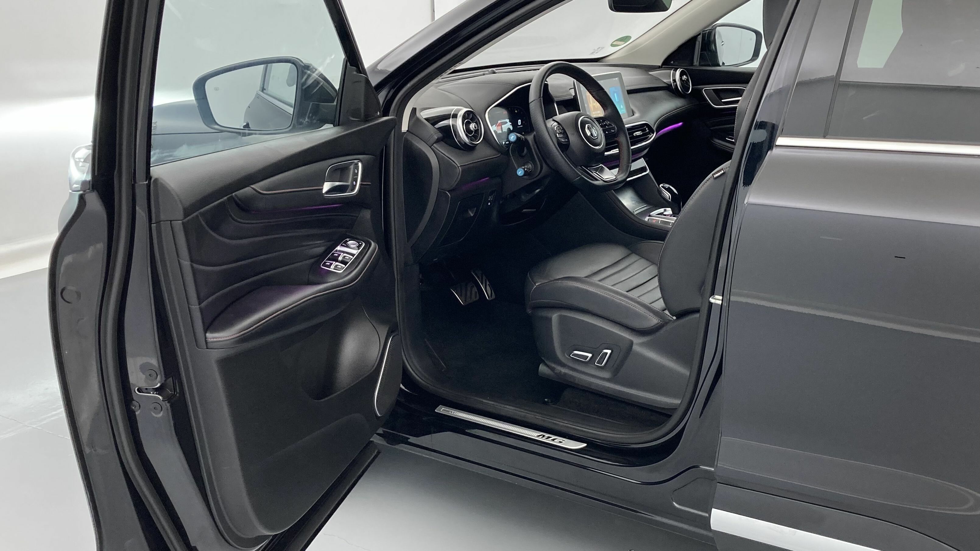 mg hs luxury 1.5 T-GDI 162 AT 2024 pebble black 13