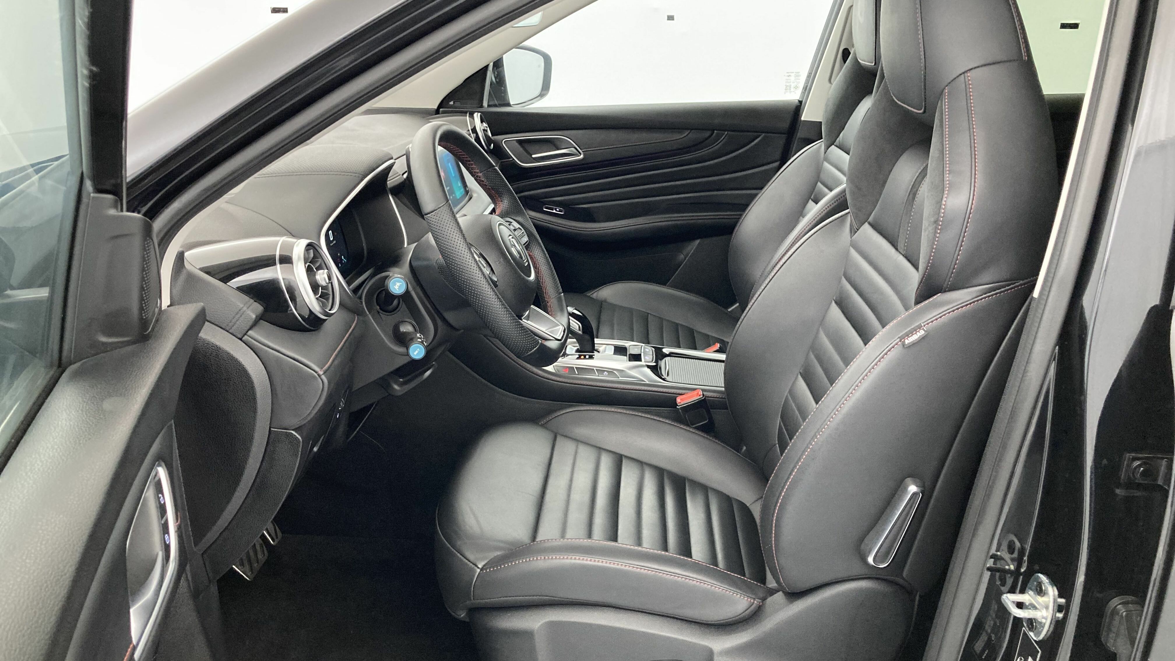 mg hs luxury 1.5 T-GDI 162 AT 2024 pebble black 14