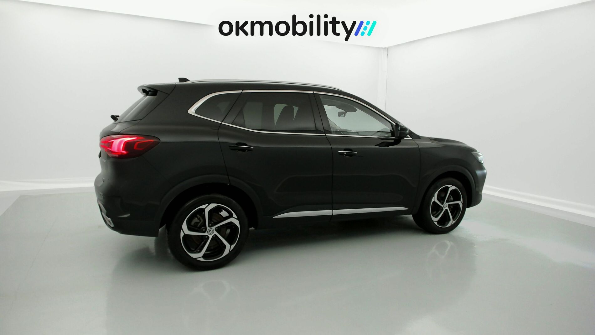 mg hs luxury 1.5 T-GDI 162 AT 2024 pebble black 12