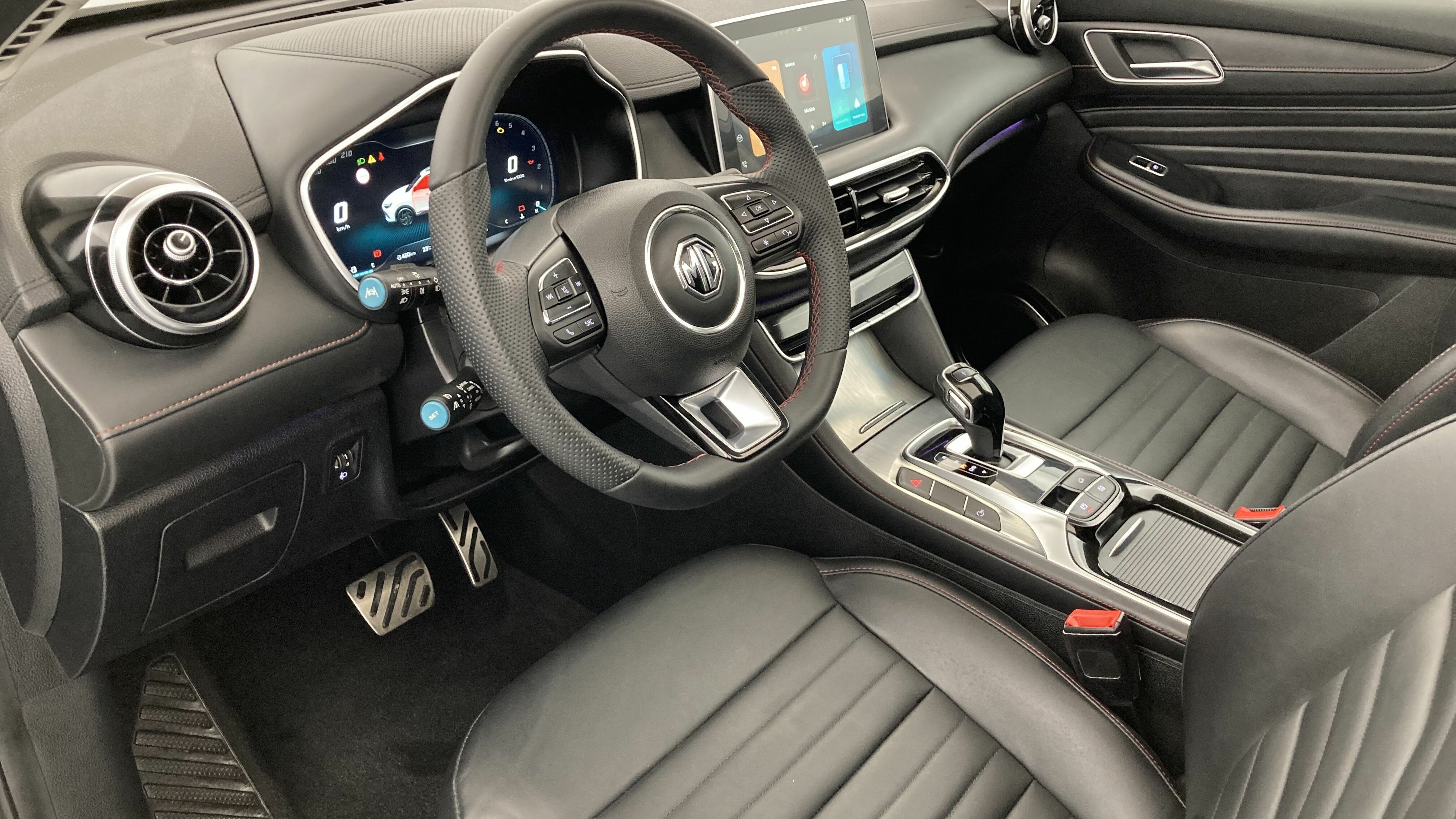 mg hs luxury 1.5 T-GDI 162 AT 2024 medal silver 15