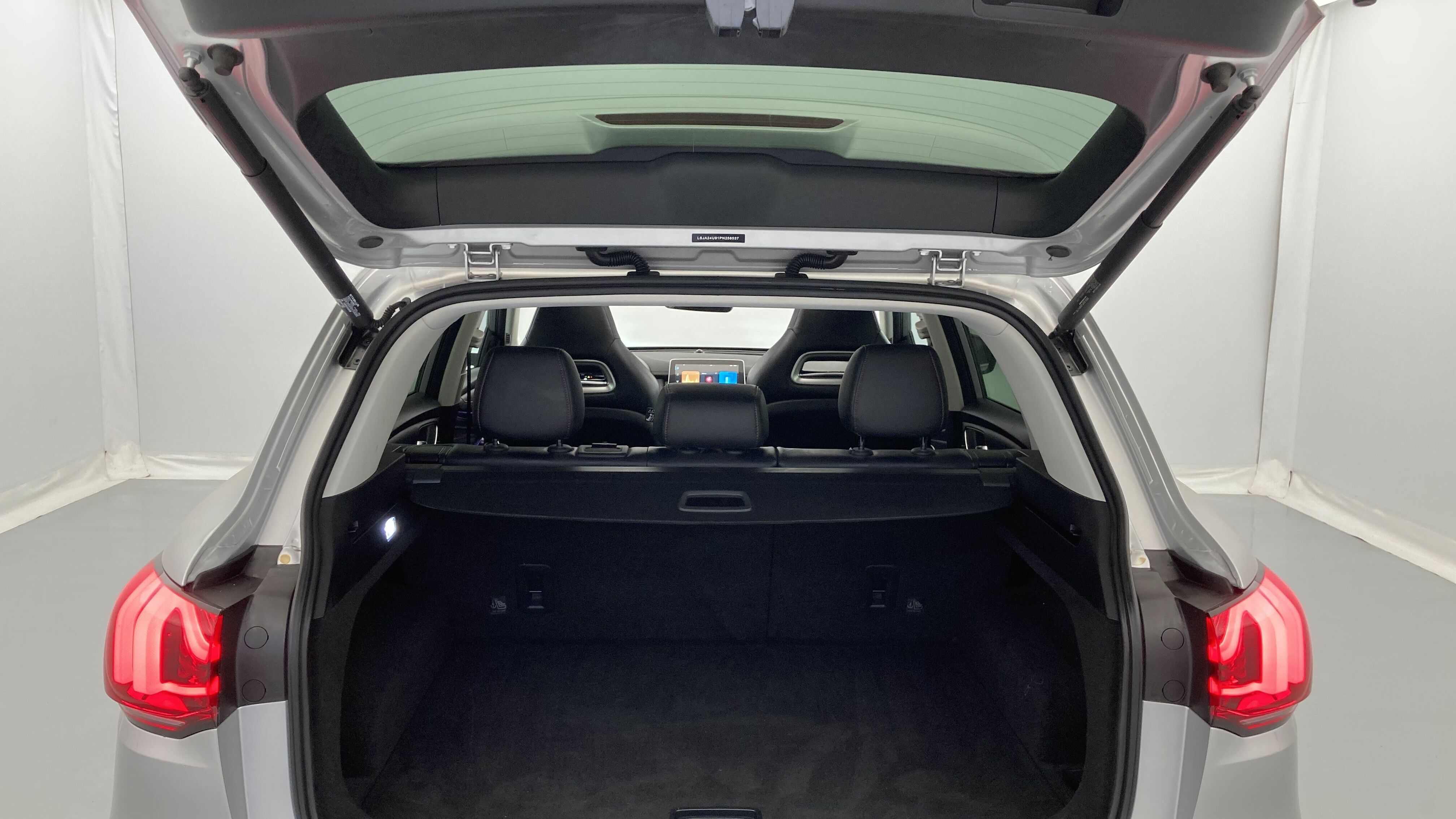 mg hs luxury 1.5 T-GDI 162 AT 2024 medal silver 24