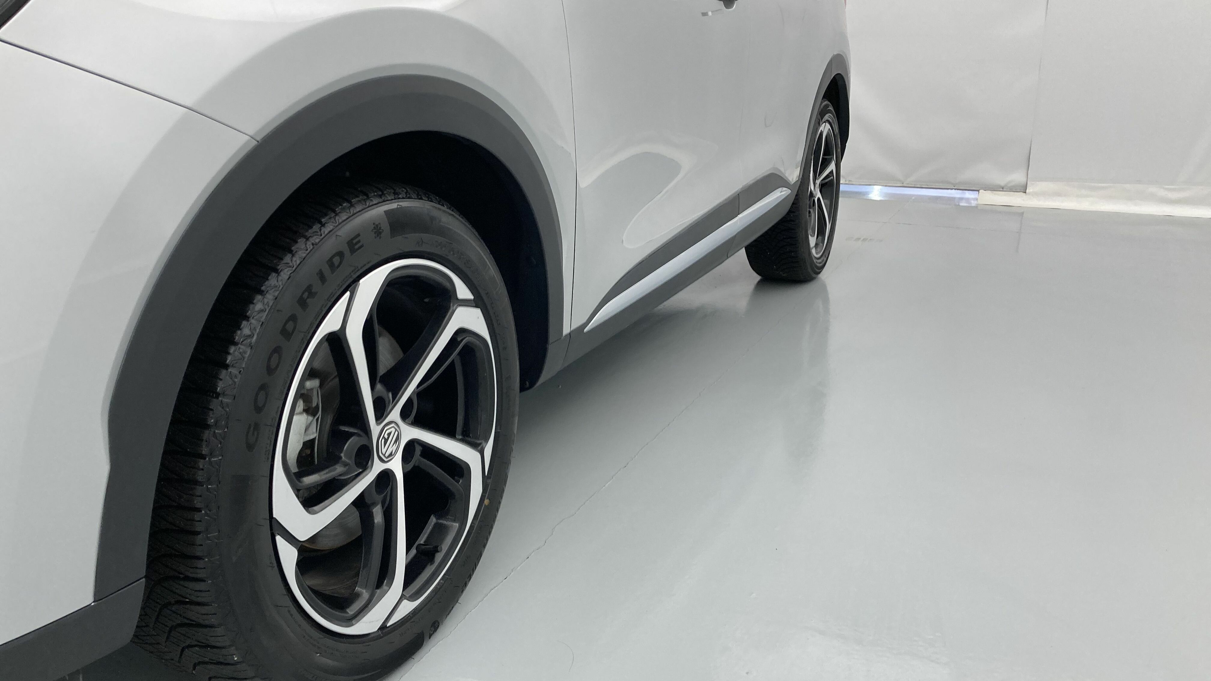 mg hs luxury 1.5 T-GDI 162 AT 2024 medal silver 26