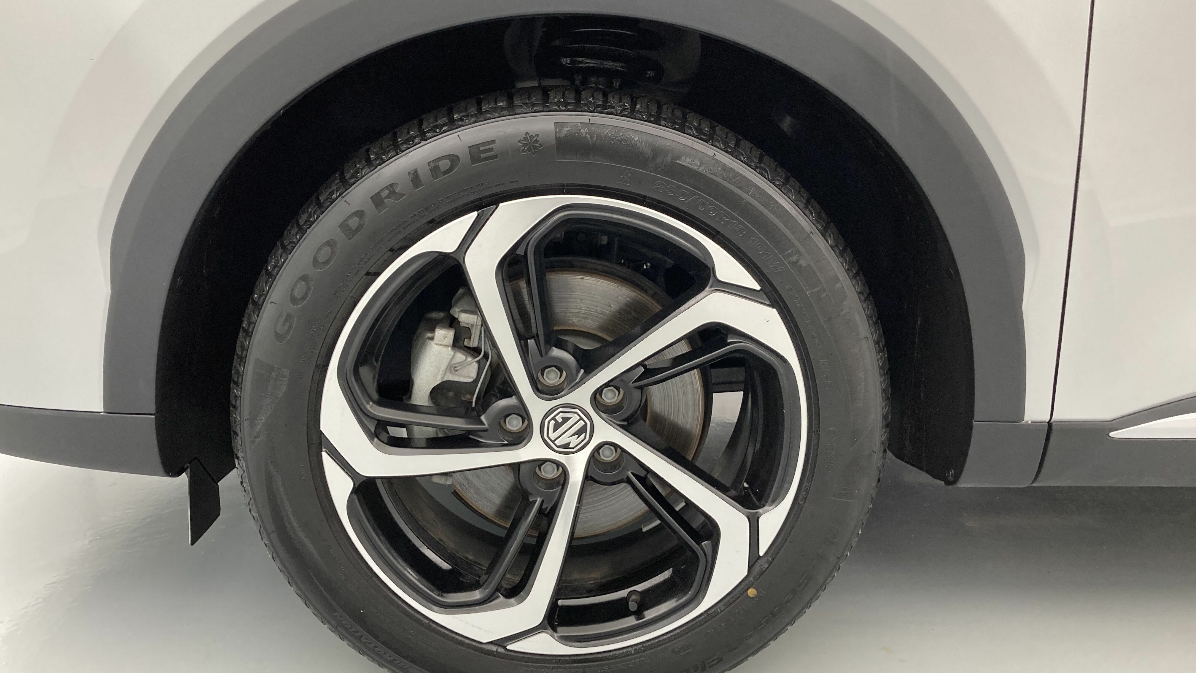 mg hs luxury 1.5 T-GDI 162 AT 2024 medal silver 27