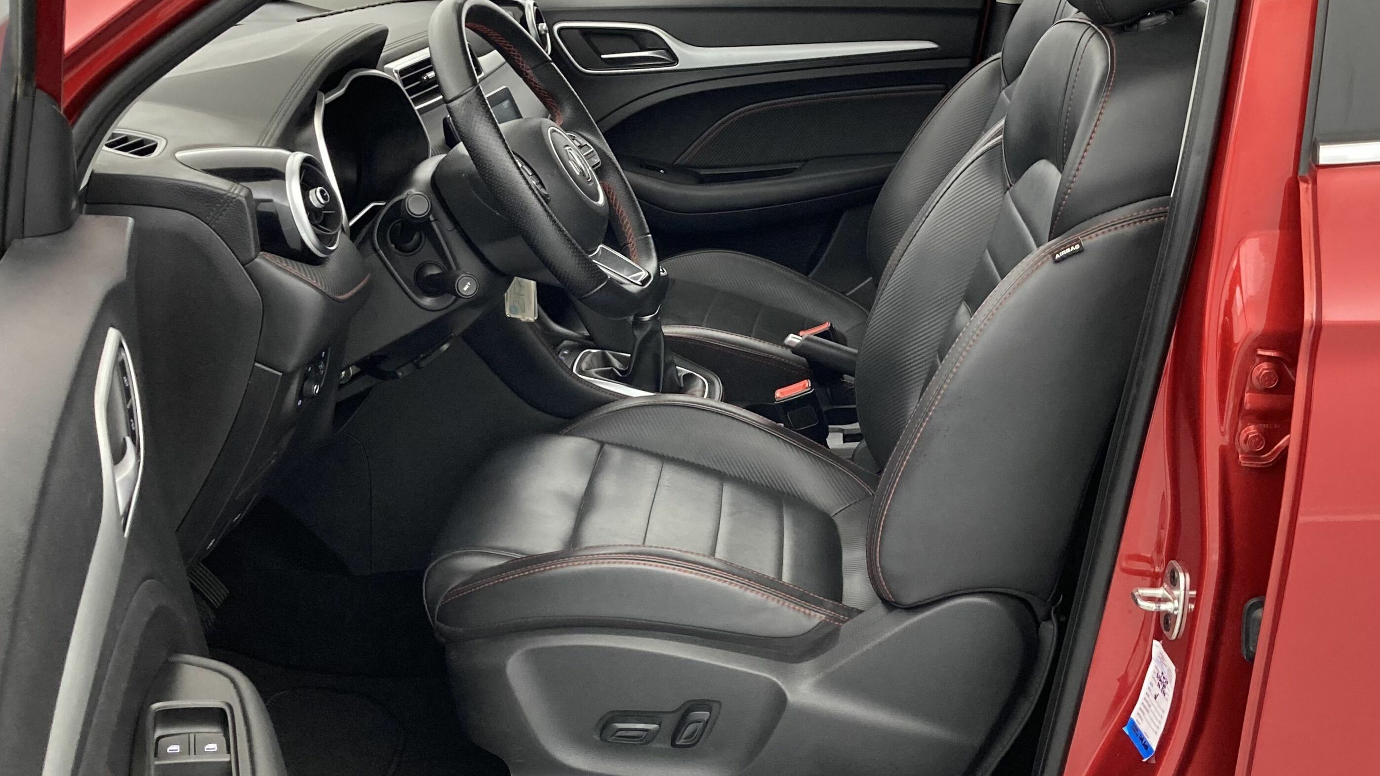 mg zs luxury 1.5 VTI-TECH 106 2023 red 14