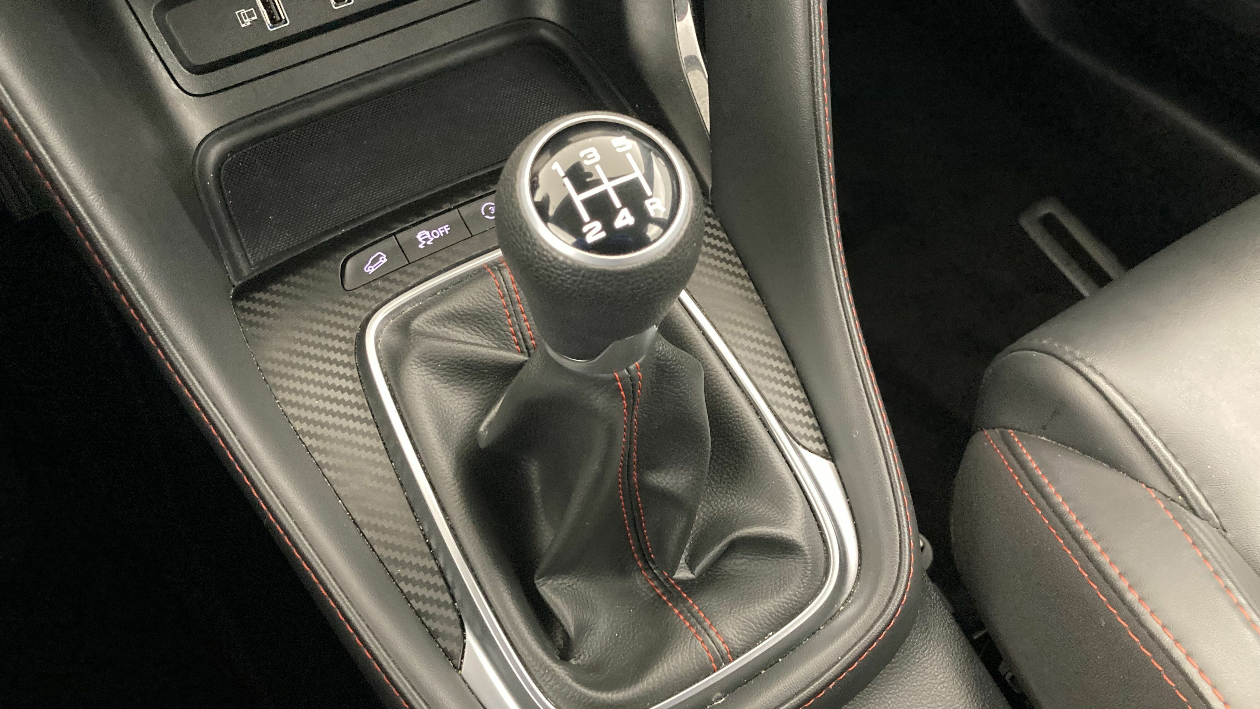 mg zs luxury 1.5 VTI-TECH 106 2023 red 20