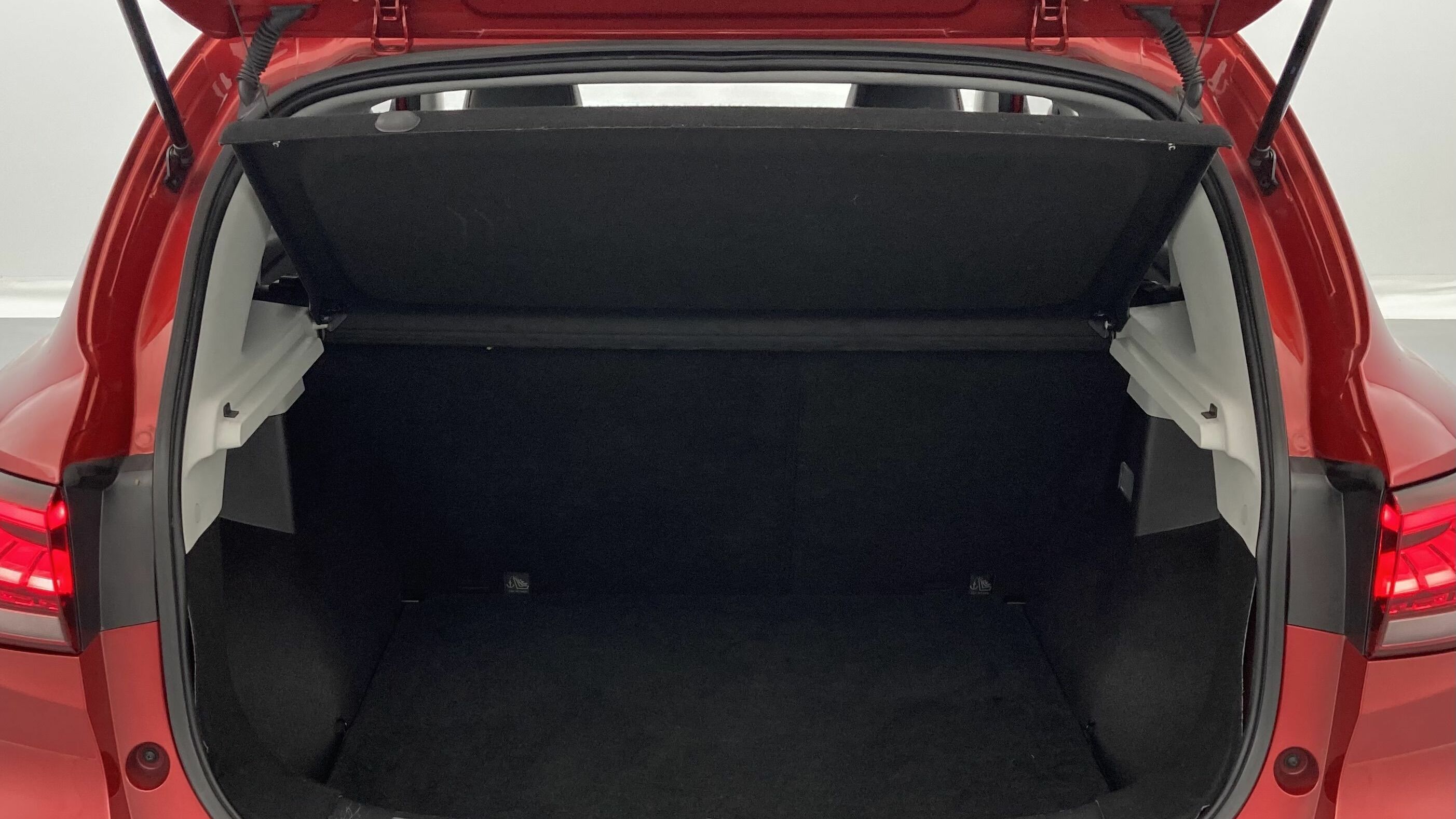 mg zs luxury 1.5 VTI-TECH 106 2023 red 24