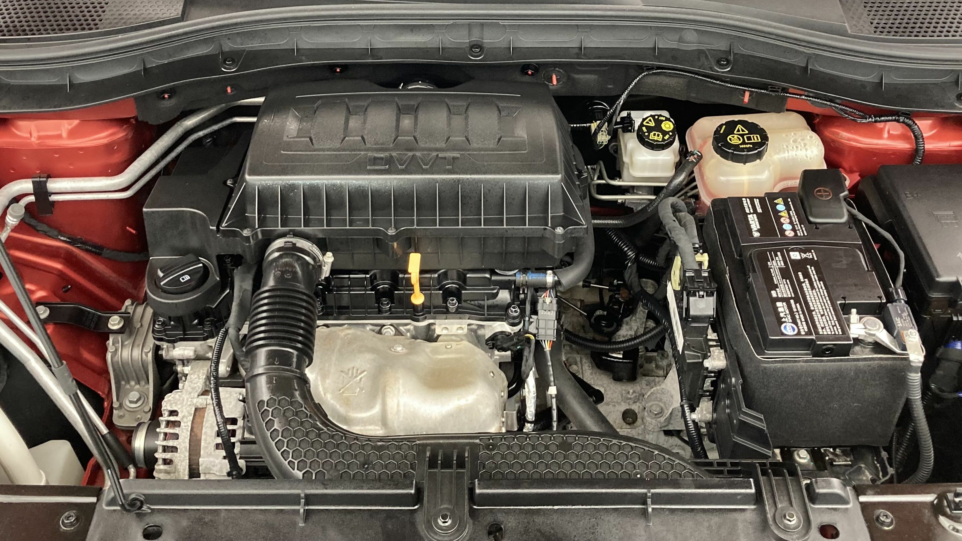 mg zs luxury 1.5 VTI-TECH 106 2023 red 25