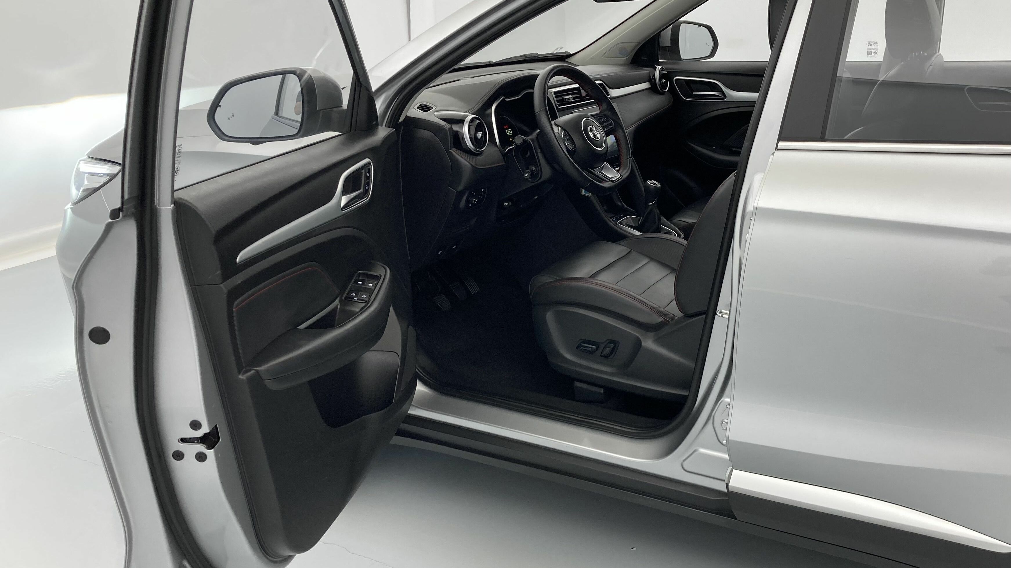 mg zs luxury 1.5 VTI-TECH 106 2023 silver 13