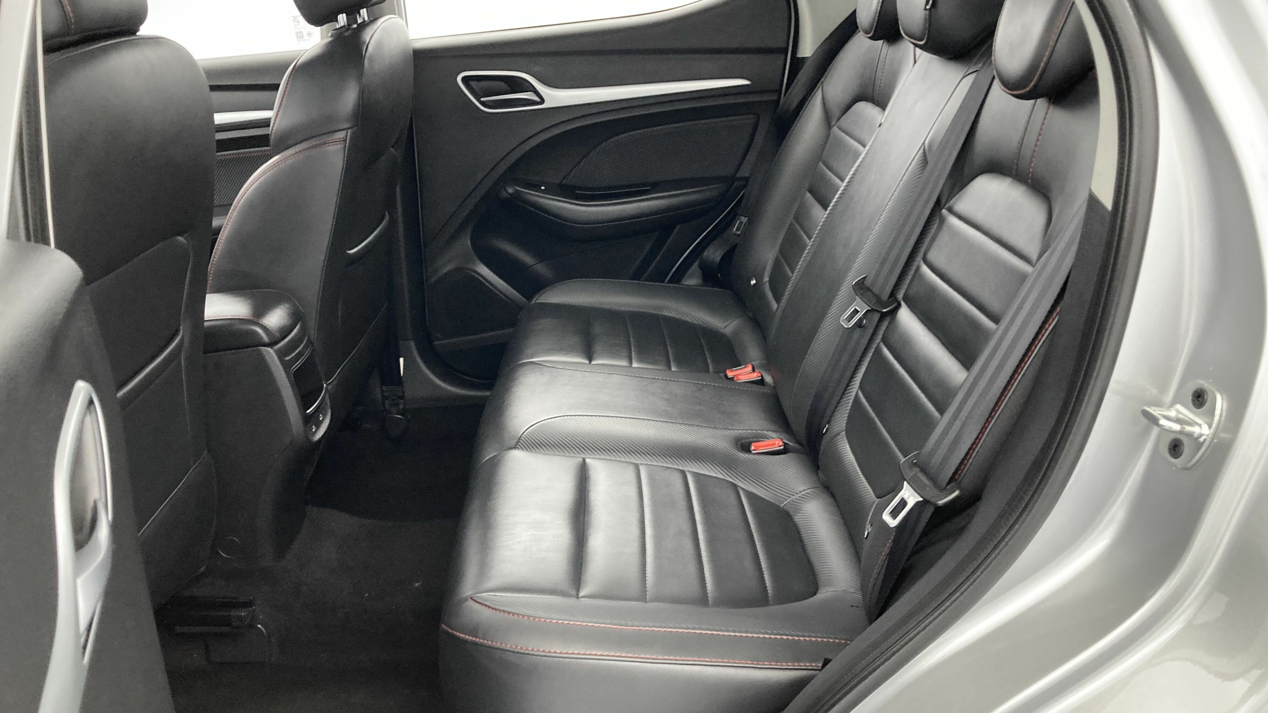 mg zs luxury 1.5 VTI-TECH 106 2023 silver 21