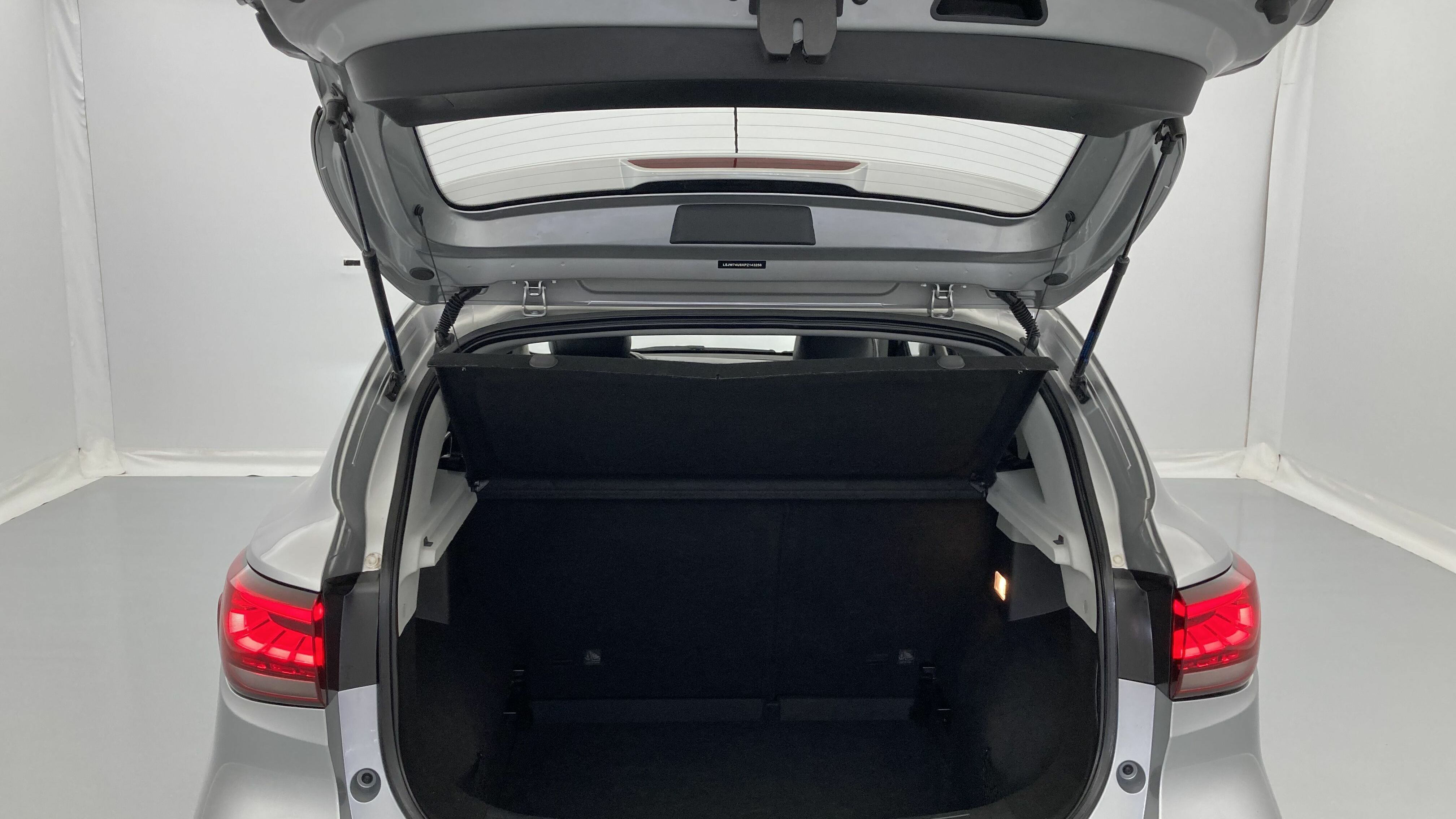 mg zs luxury 1.5 VTI-TECH 106 2023 silver 24