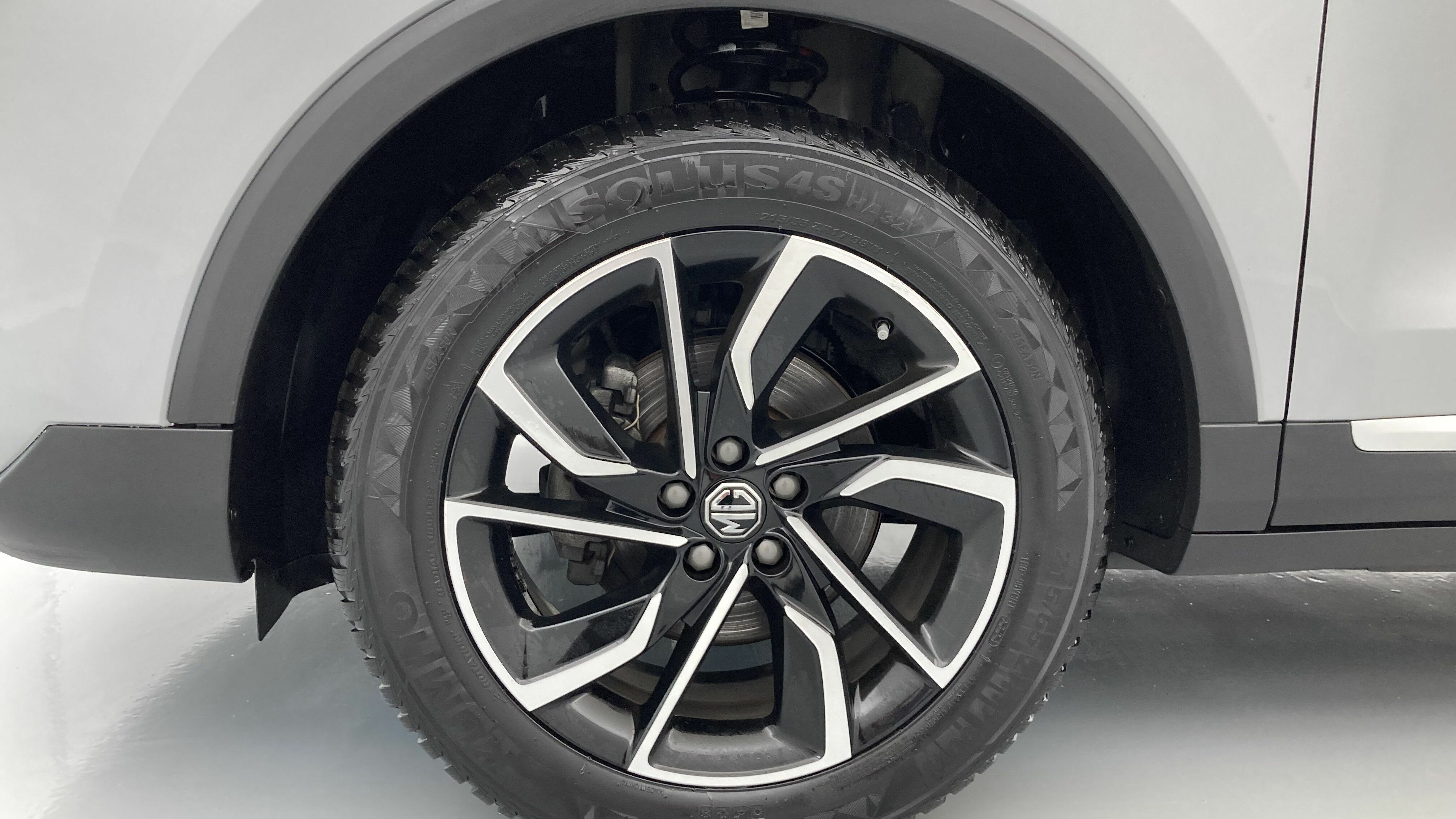 mg zs luxury 1.5 VTI-TECH 106 2023 silver 27