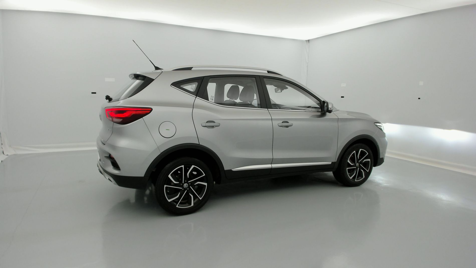 mg zs luxury 1.5 VTI-TECH 106 2023 silver 12