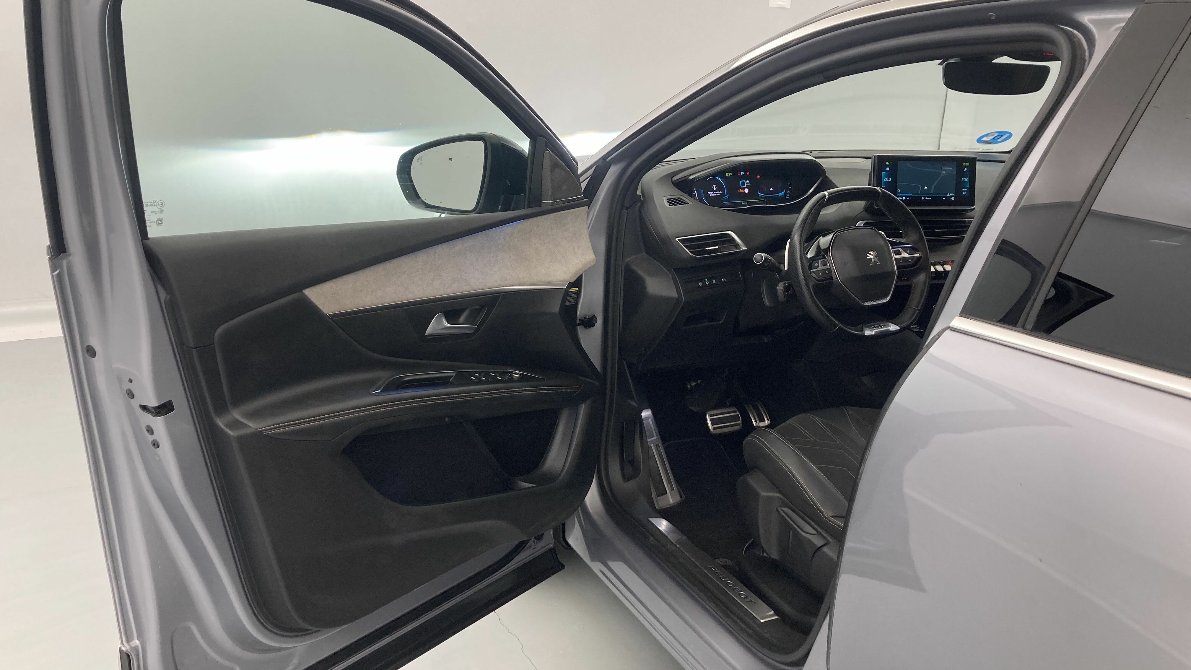 peugeot 3008 gt pack 1.6 HYBRID 300 EAT PHEV 2022 gris artense / negro 12