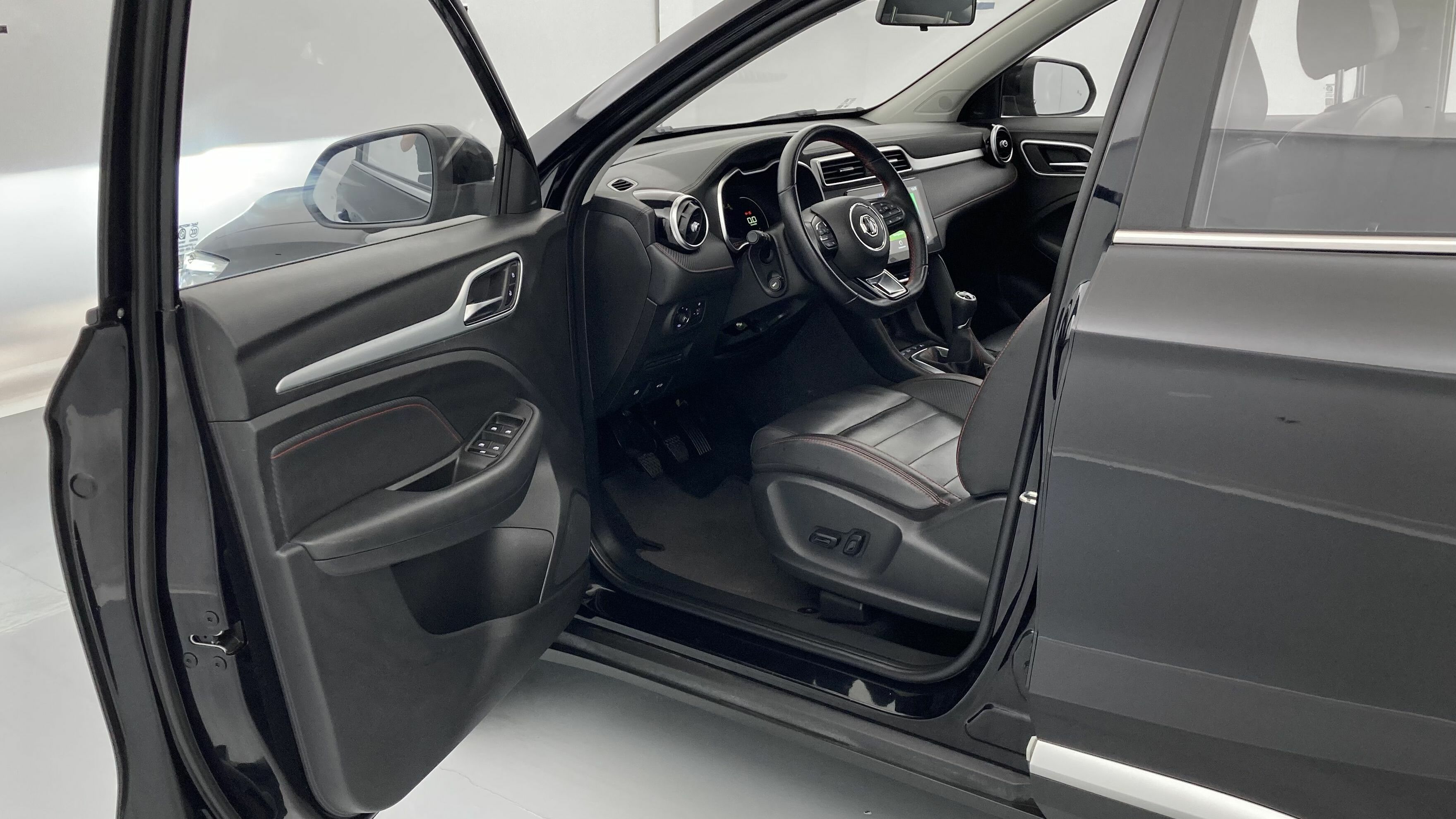 mg zs luxury 1.5 VTI-TECH 106 2023 black 13