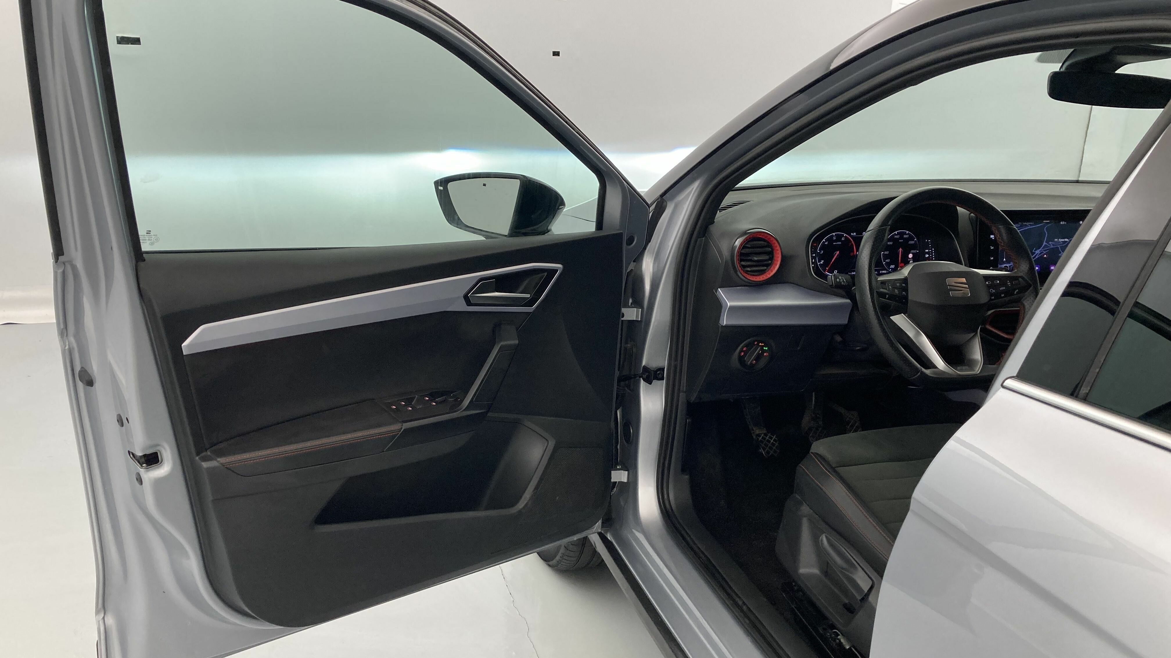 seat arona fr xl rx 1.0 TSI 115 2024 plata urban / negro 13