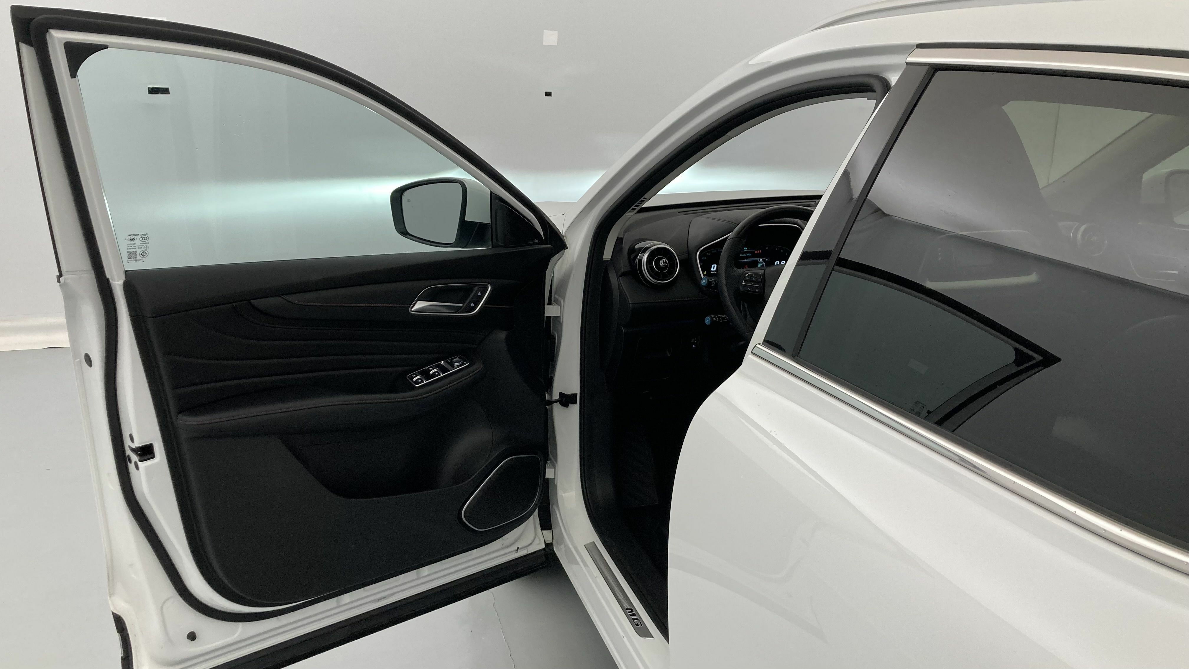 mg hs luxury 1.5 T-GDI 162 AT 2024 dover white 12