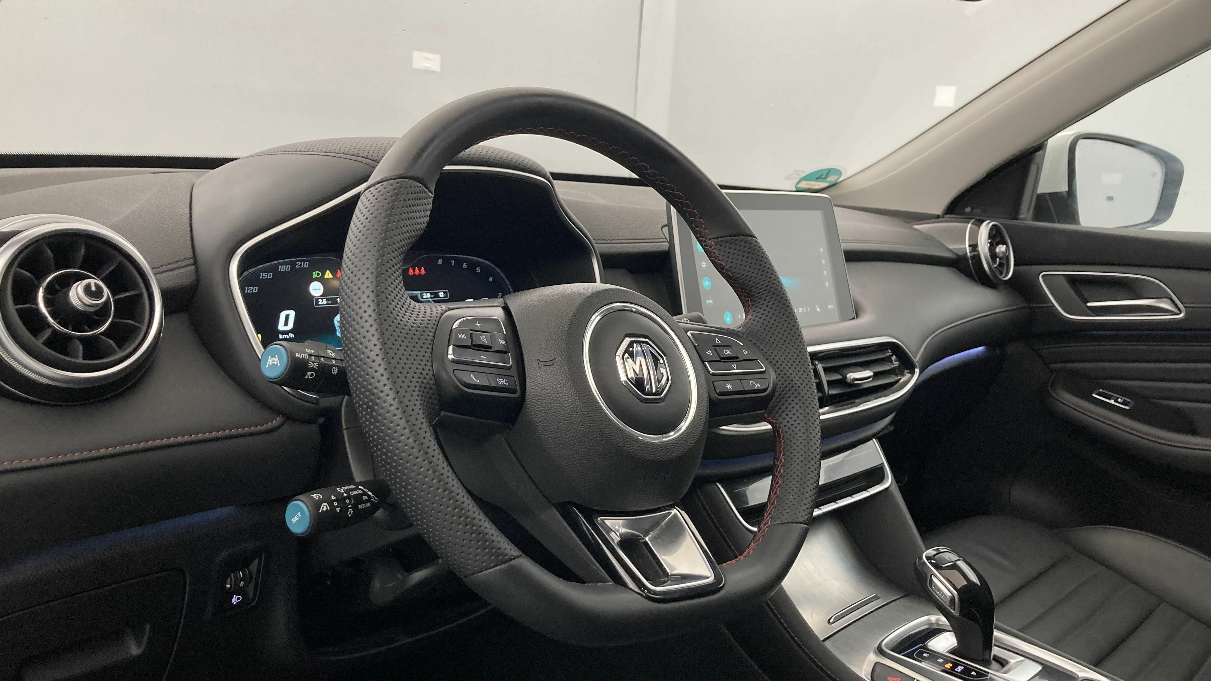 mg hs luxury 1.5 T-GDI 162 AT 2024 dover white 14