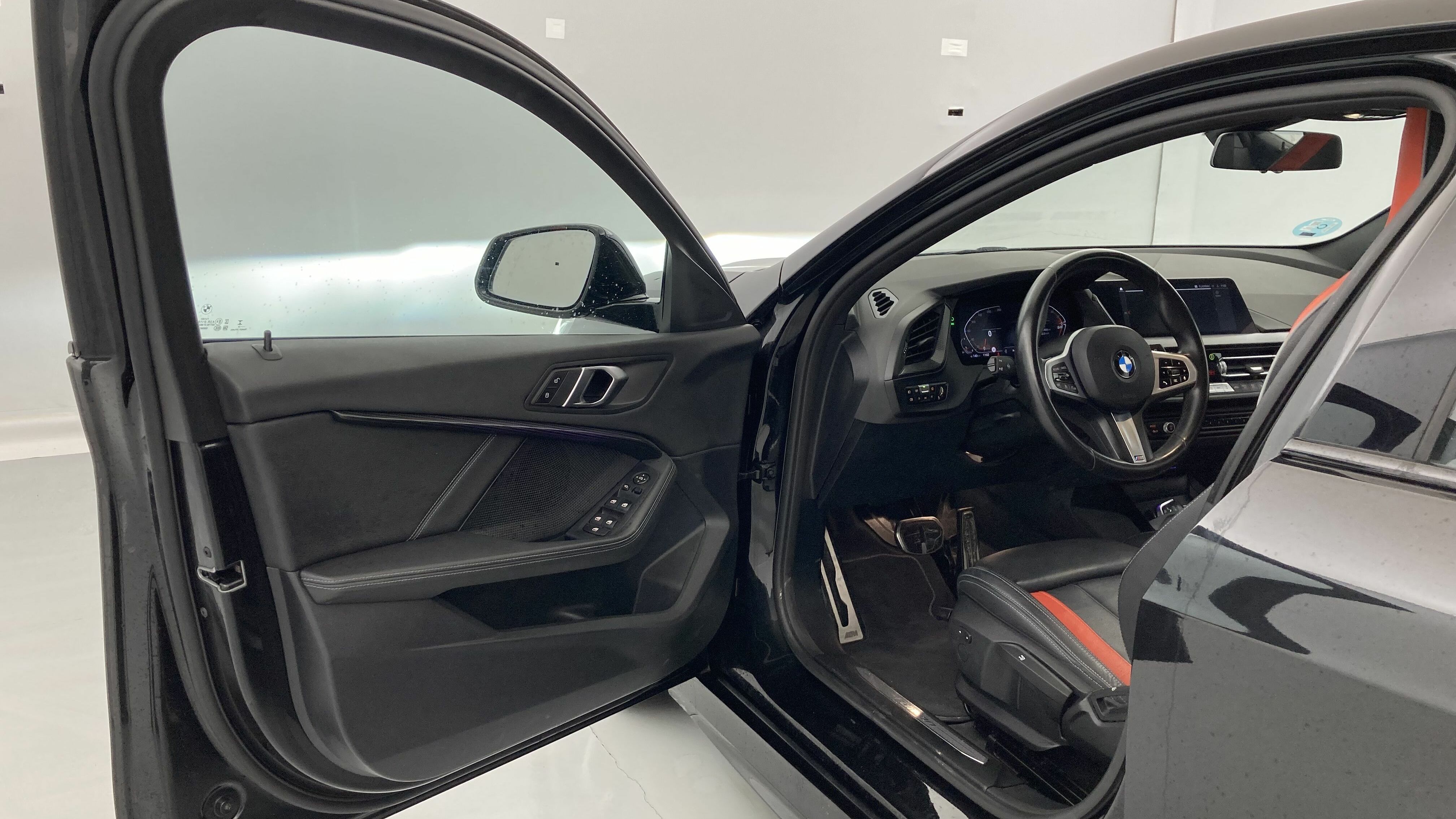 bmw serie 1 m sport colorvision 118I 136 STEPTRONIC 2024 saphirschwarz 13