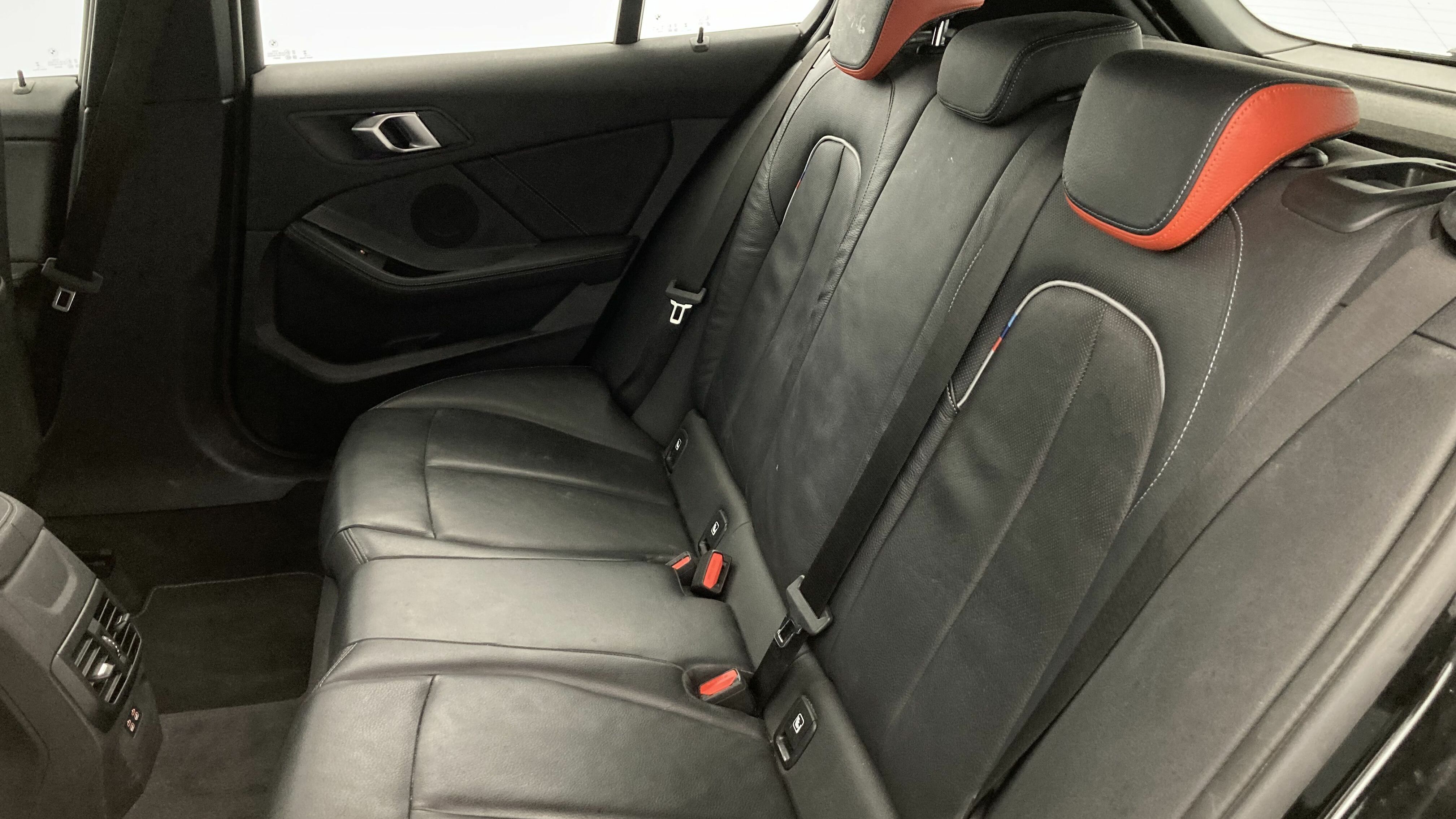 bmw serie 1 m sport colorvision 118I 136 STEPTRONIC 2024 saphirschwarz 21