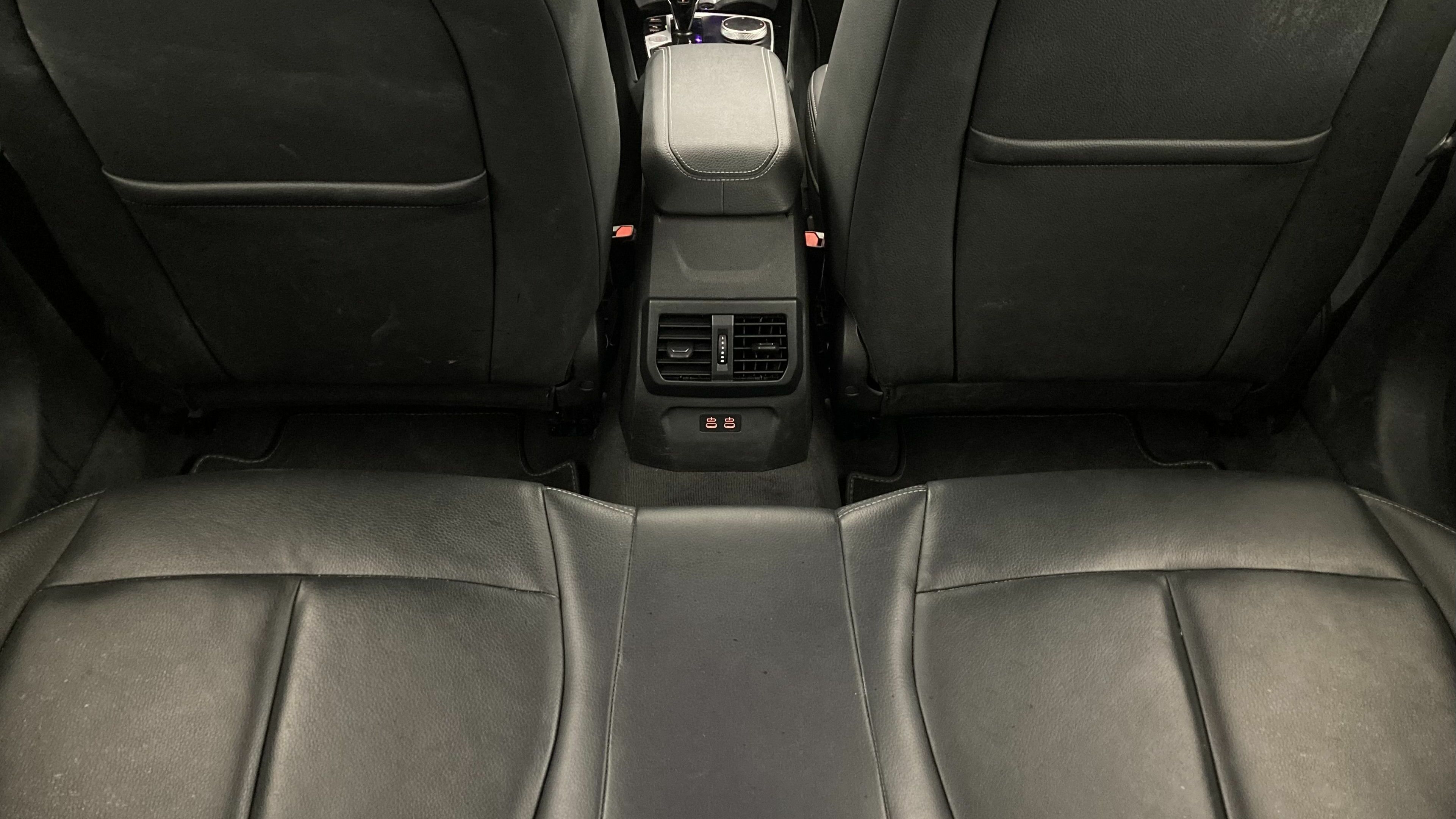 bmw serie 1 m sport colorvision 118I 136 STEPTRONIC 2024 saphirschwarz 22