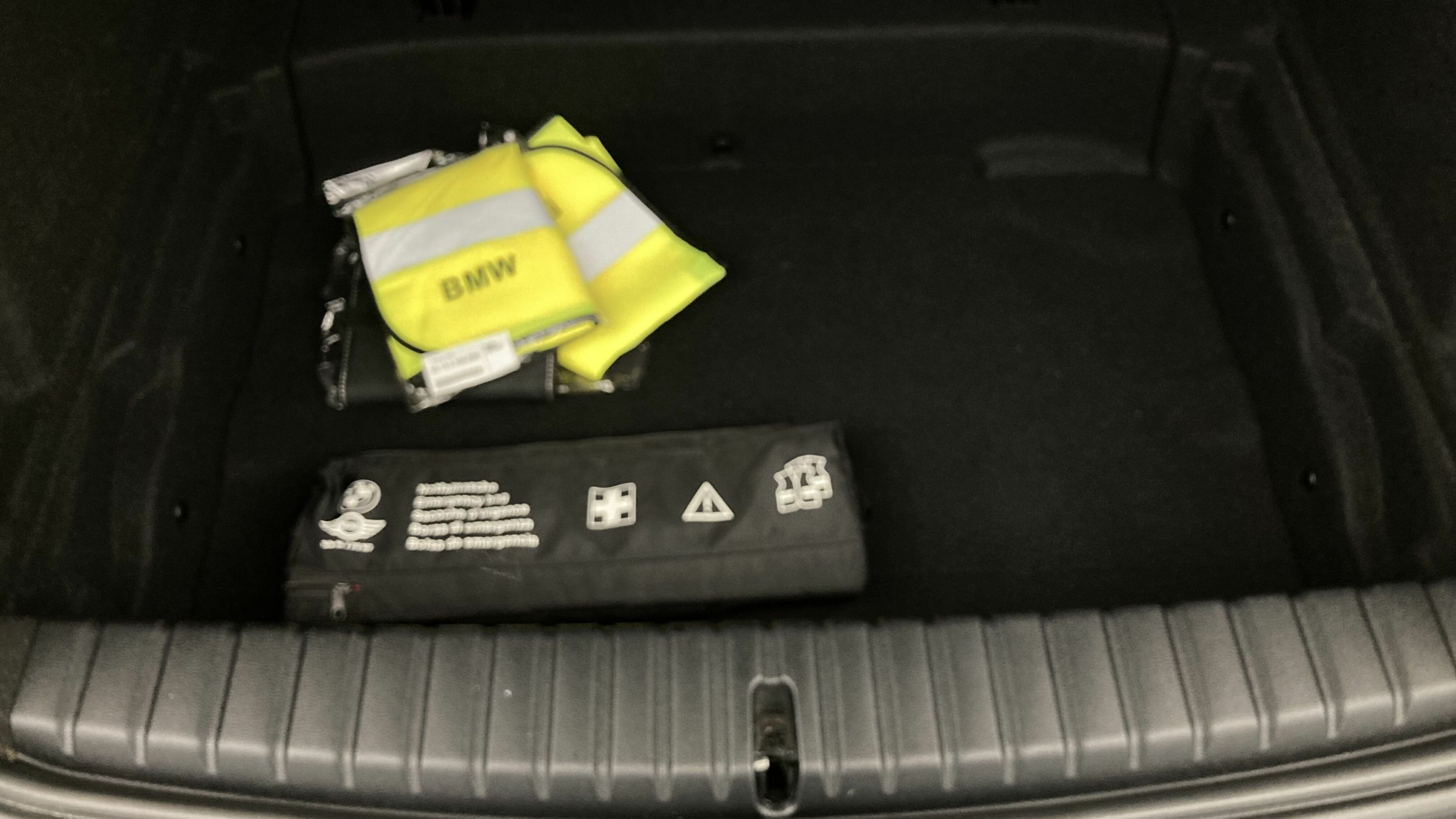 bmw serie 1 m sport colorvision 118I 136 STEPTRONIC 2024 saphirschwarz 23