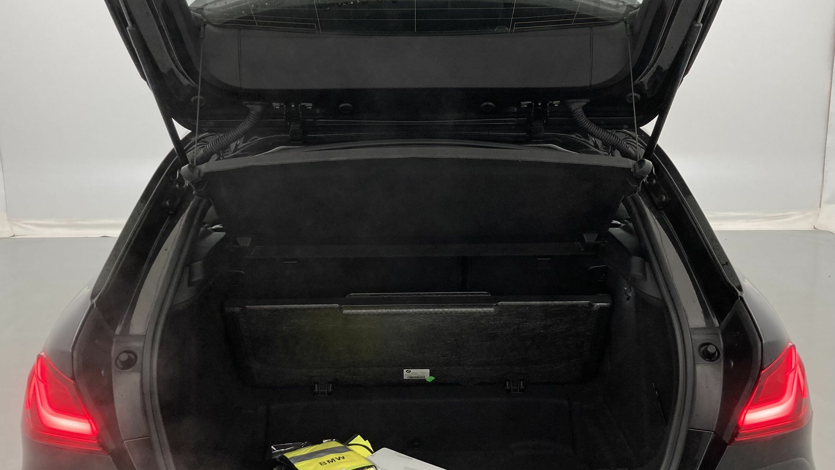 bmw serie 1 m sport colorvision 118I 136 STEPTRONIC 2024 saphirschwarz 24