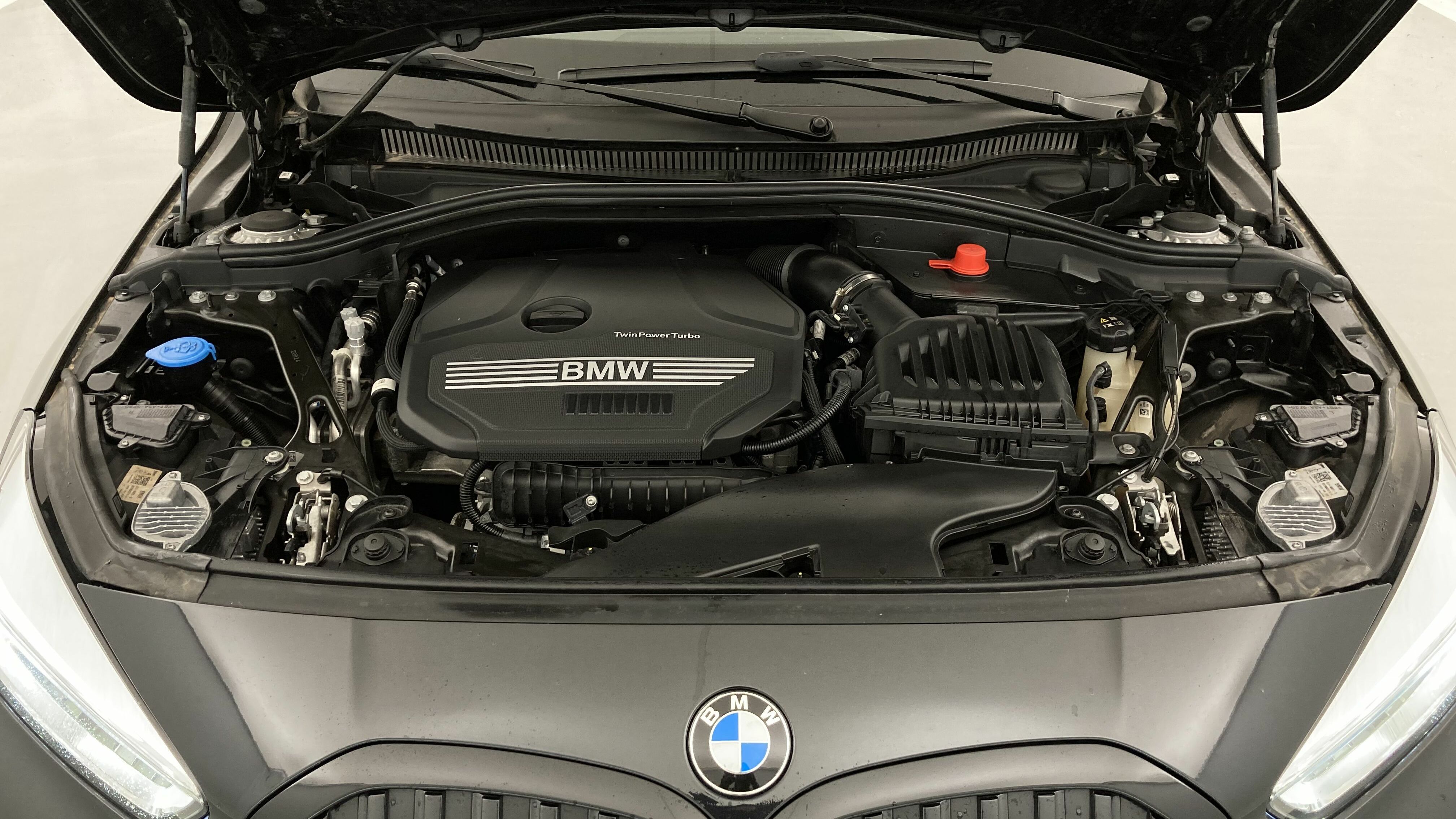 bmw serie 1 m sport colorvision 118I 136 STEPTRONIC 2024 saphirschwarz 25