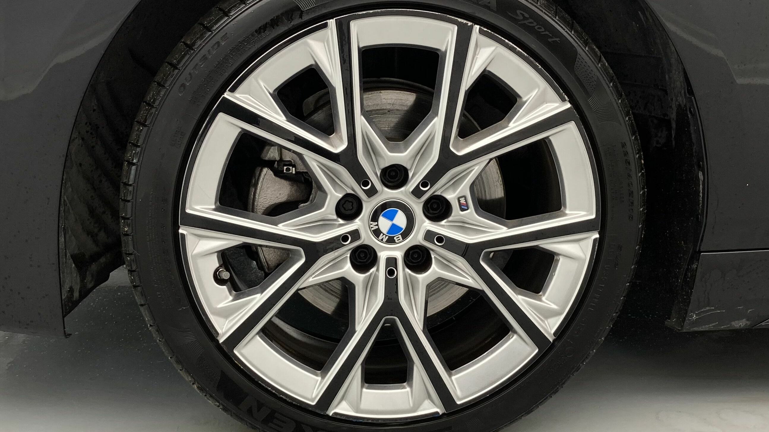 bmw serie 1 m sport colorvision 118I 136 STEPTRONIC 2024 saphirschwarz 27