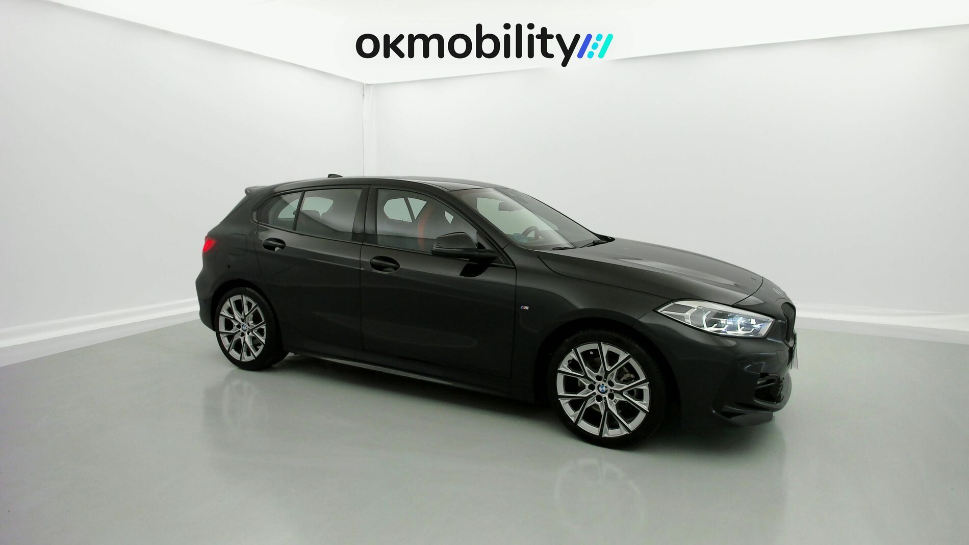 bmw serie 1 m sport colorvision 118I 136 STEPTRONIC 2024 saphirschwarz 2