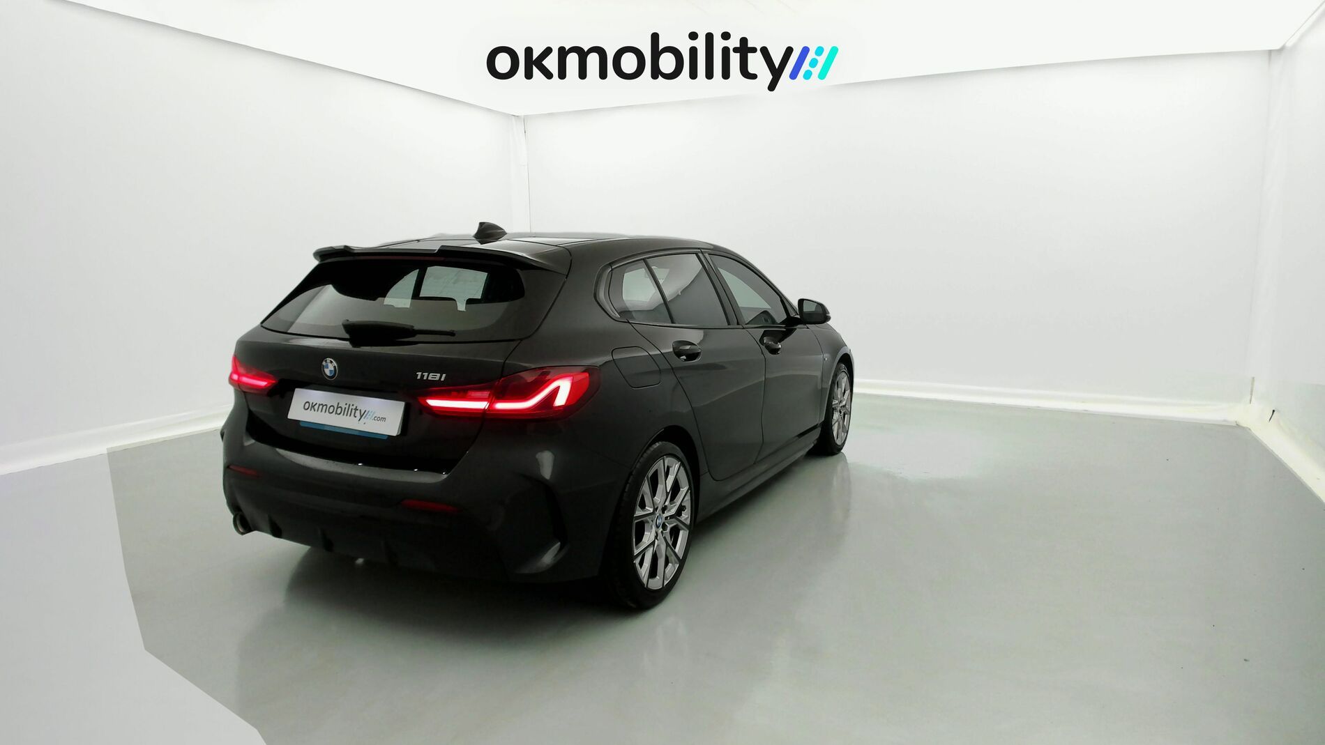 bmw serie 1 m sport colorvision 118I 136 STEPTRONIC 2024 saphirschwarz 11