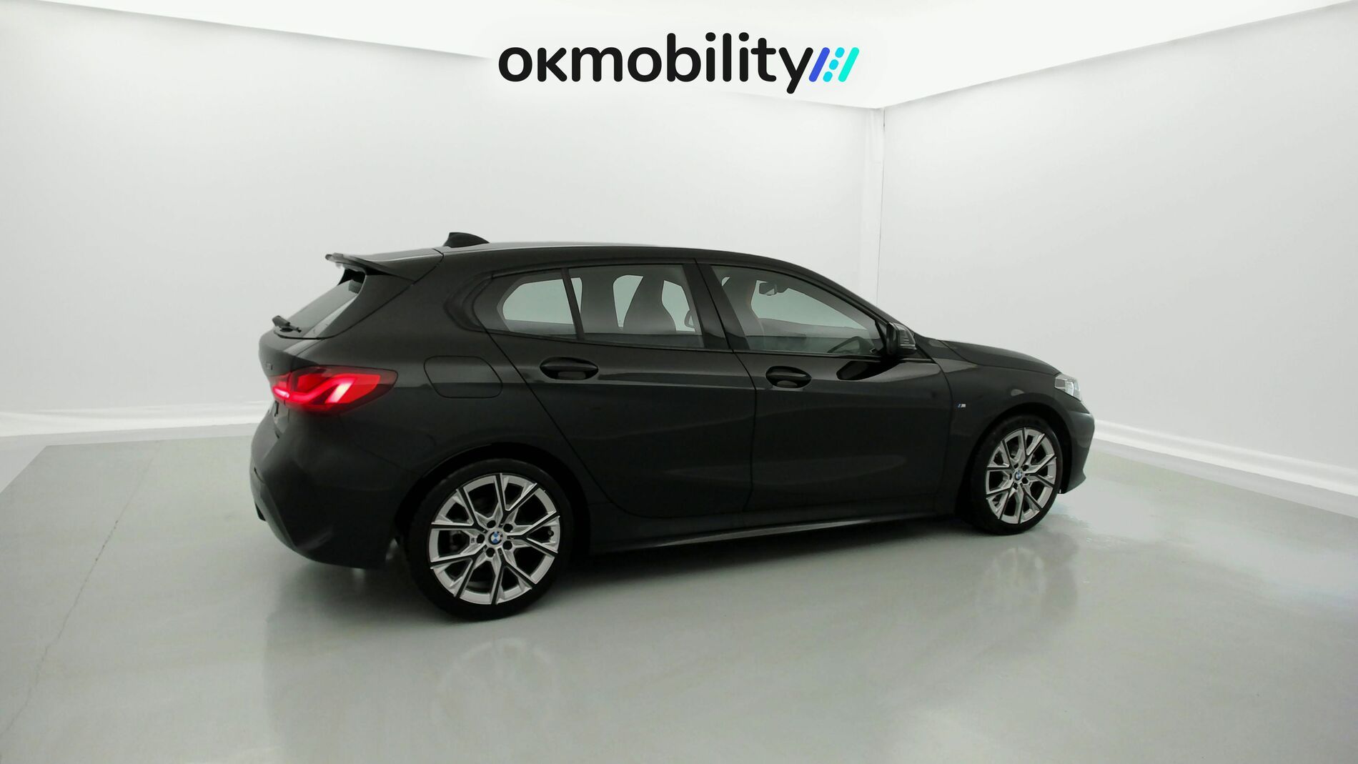 bmw serie 1 m sport colorvision 118I 136 STEPTRONIC 2024 saphirschwarz 12