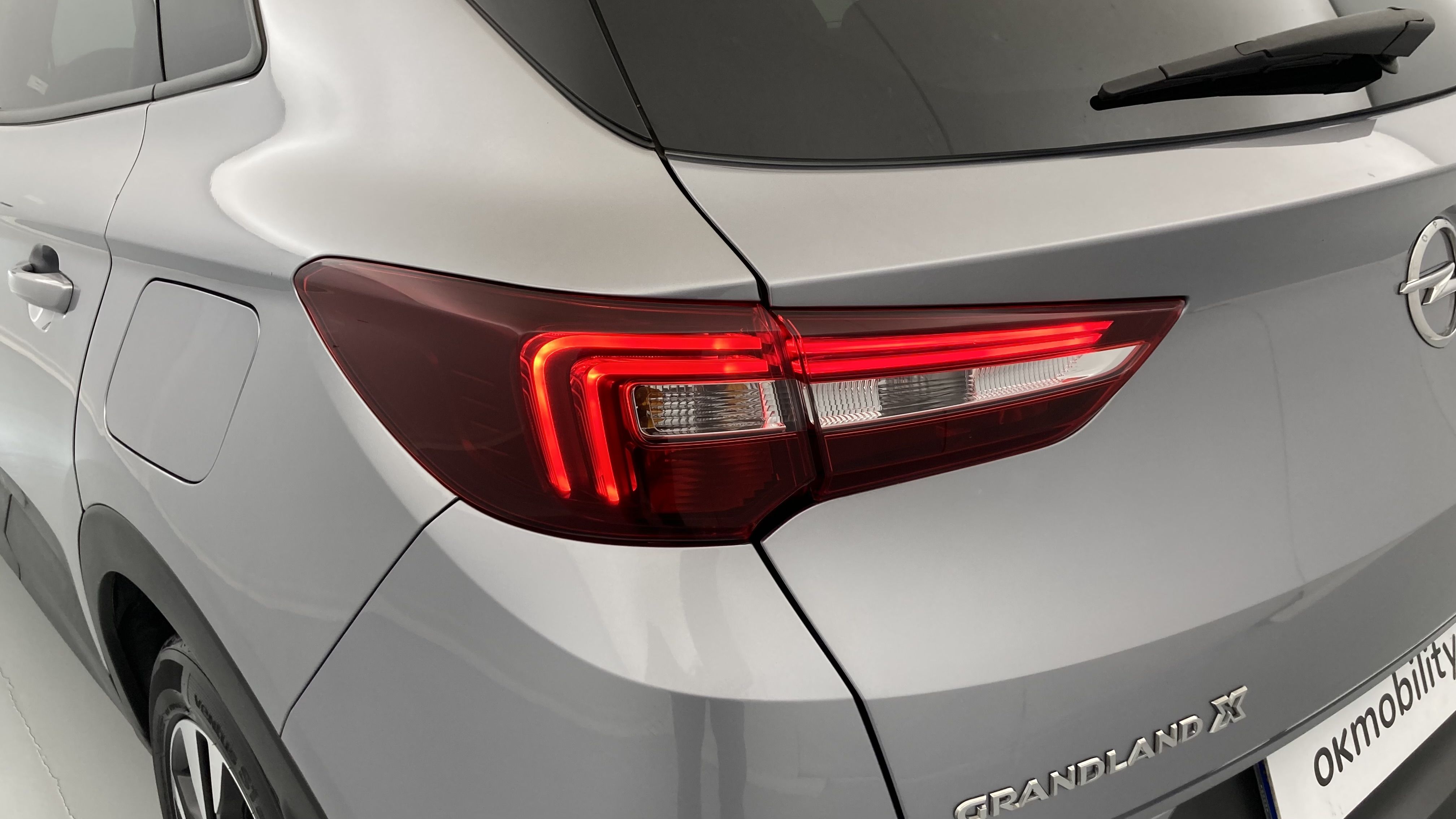 opel grandland x ultimate 1.6 PHEV 300 AT 2021 gris himalaya / techo negro 35