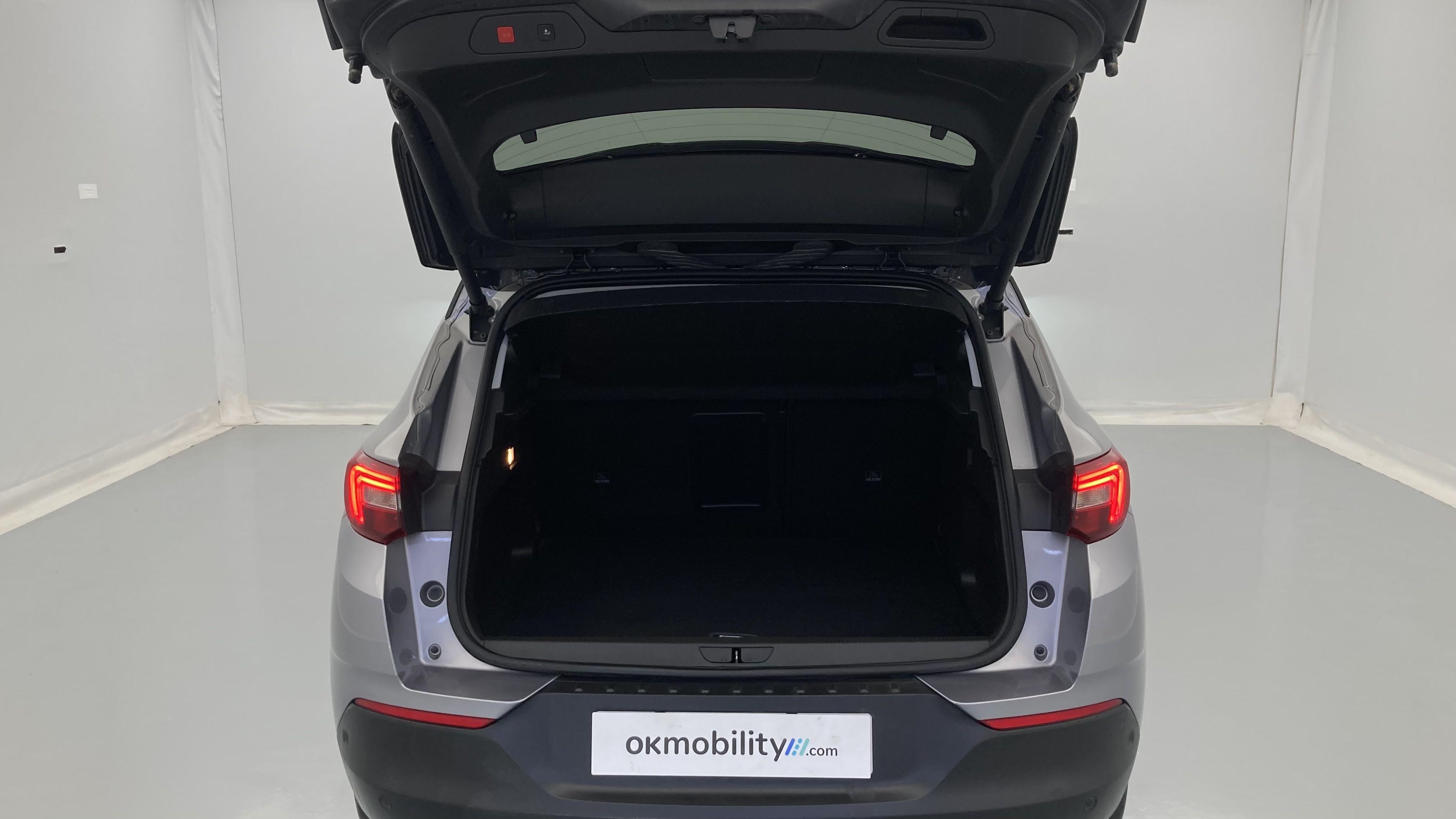 opel grandland x ultimate 1.6 PHEV 300 AT 2021 gris himalaya / techo negro 36