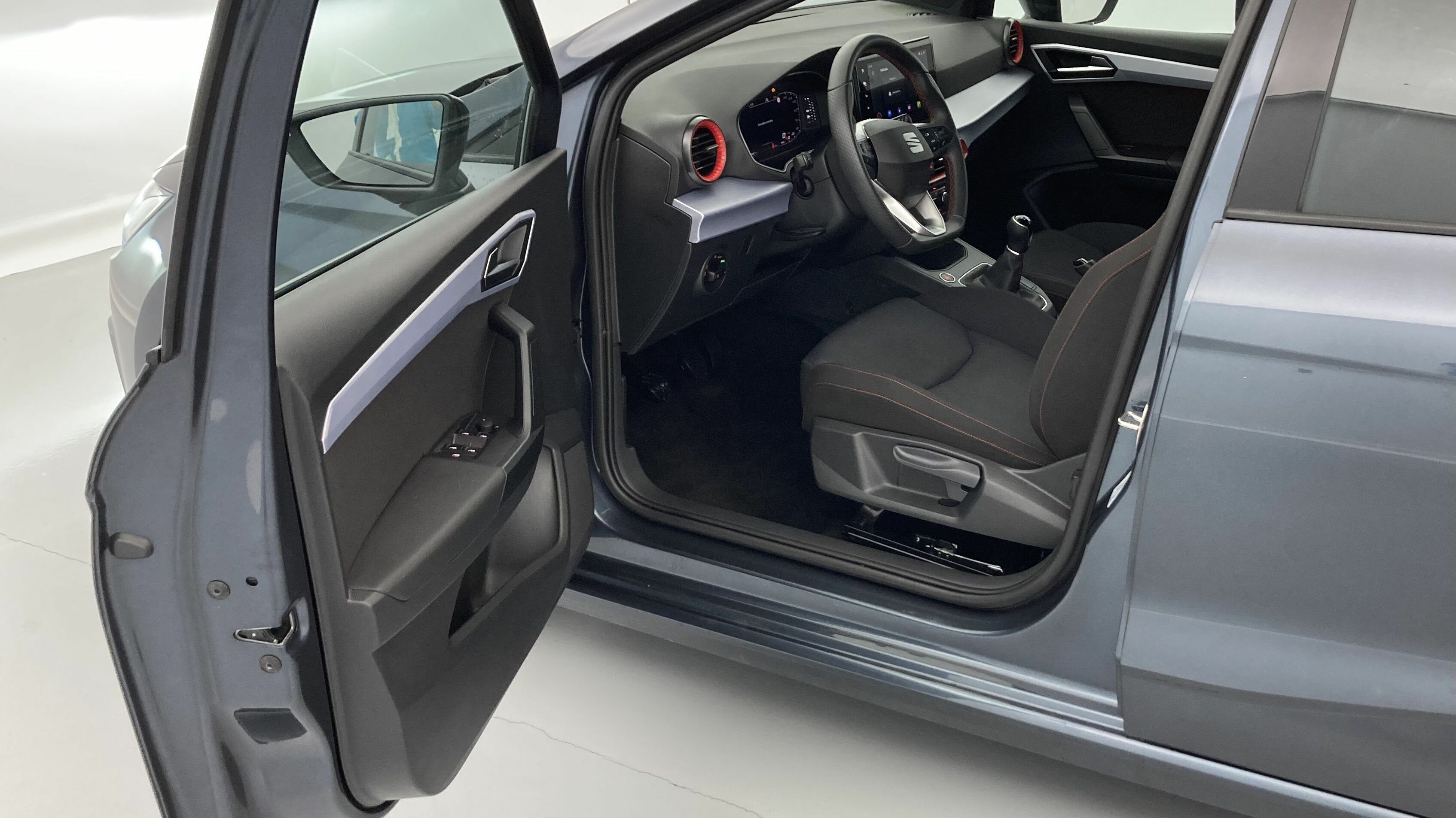 seat ibiza fr xl 1.5 TSI 150 DSG 2024 gris magnetic 11