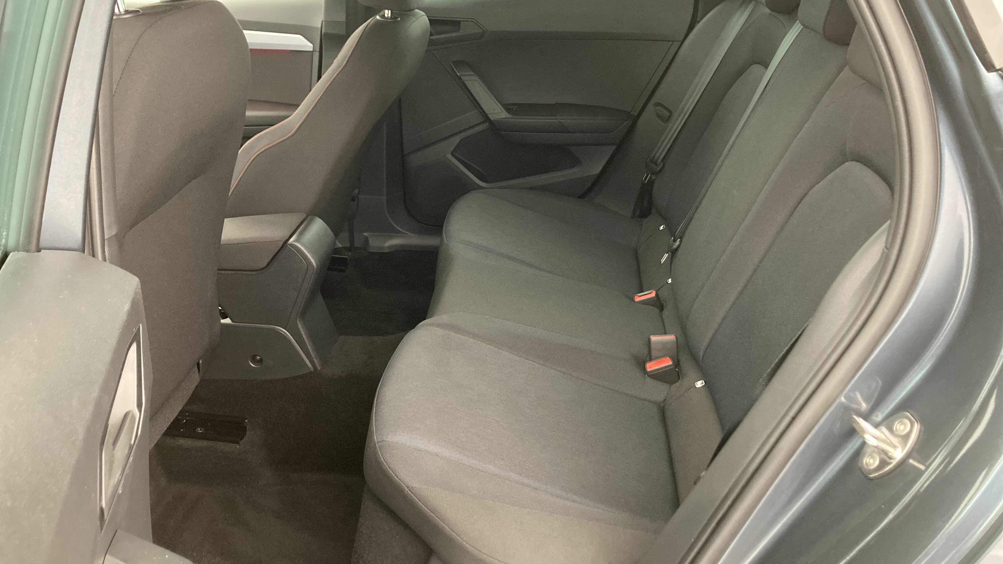 seat ibiza fr xl 1.5 TSI 150 DSG 2024 gris magnetic 16