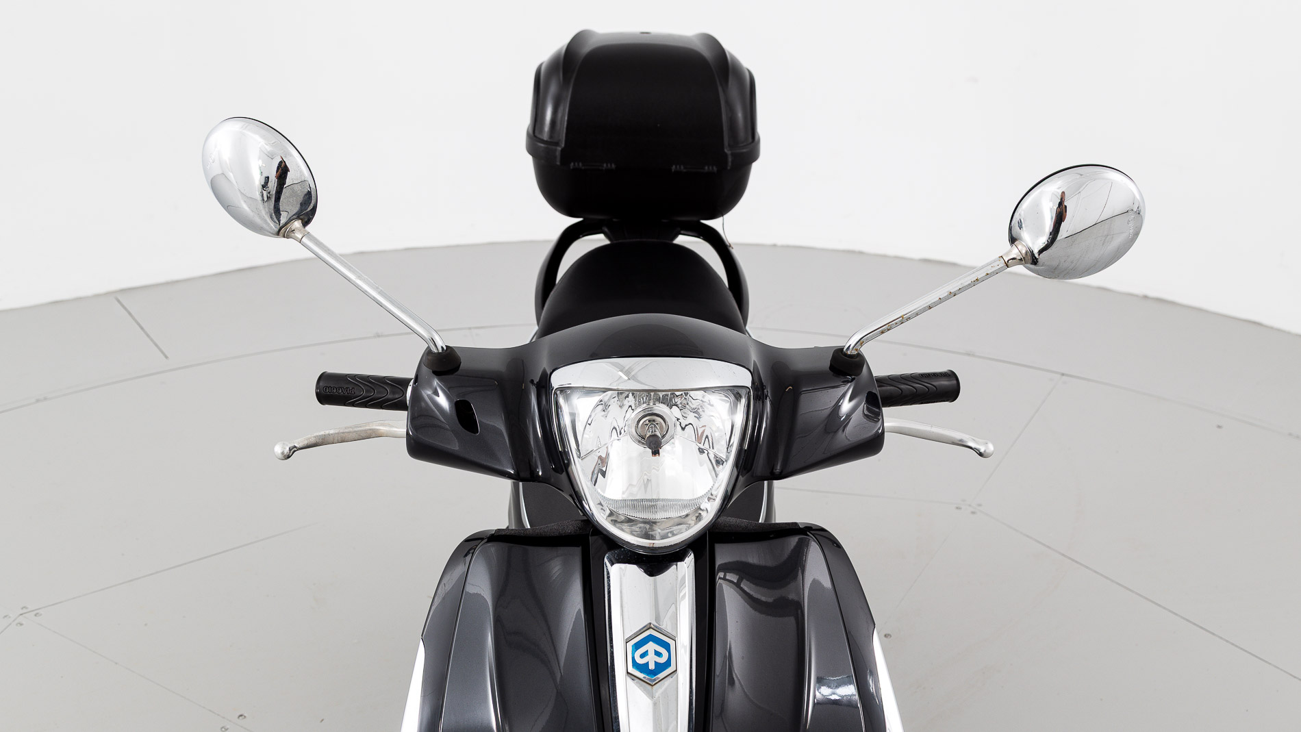 piaggio liberty nv 125CC 2022 negro 14