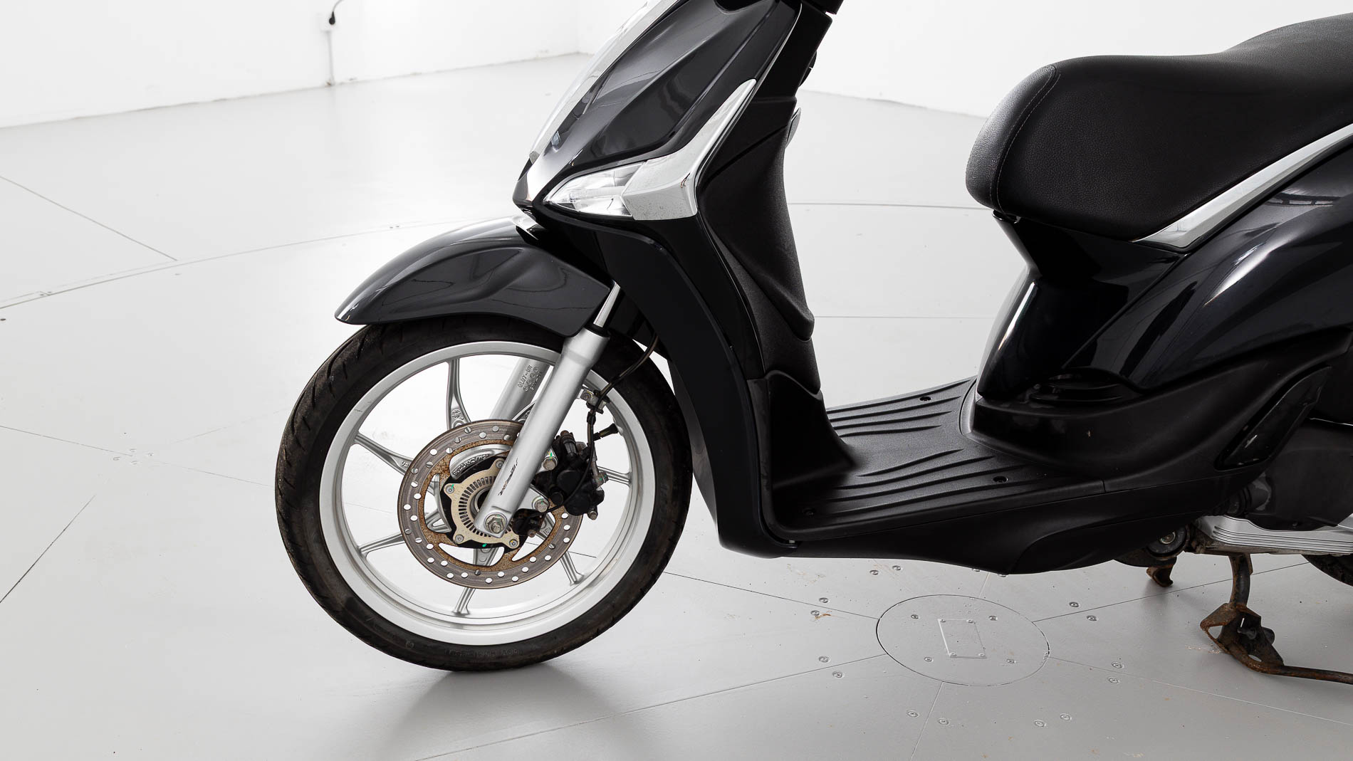 piaggio liberty nv 125CC 2022 negro 16