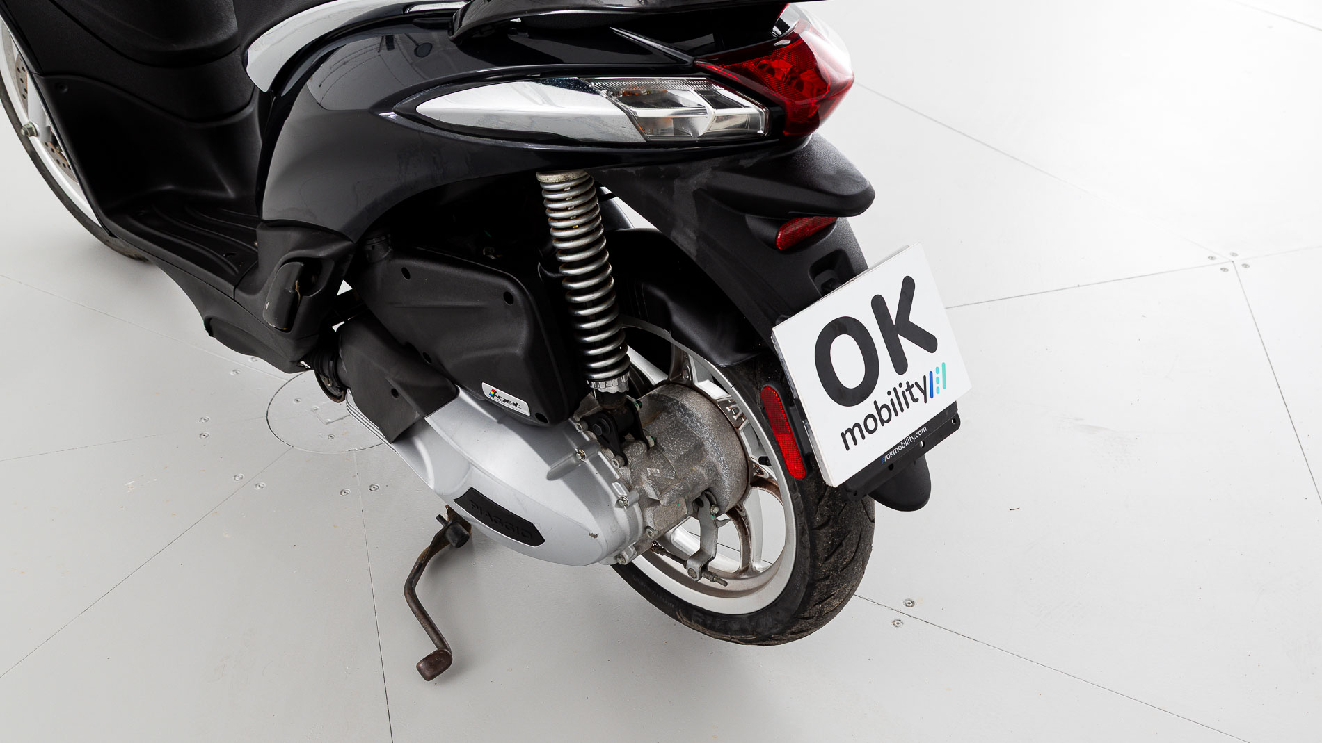 piaggio liberty nv 125CC 2022 negro 17